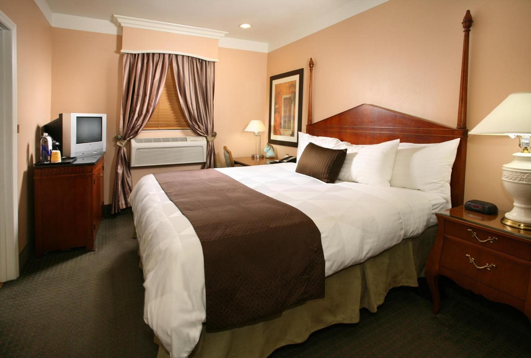 Brand Plaza Hotel gallery photo in Glendale, CA — image 4