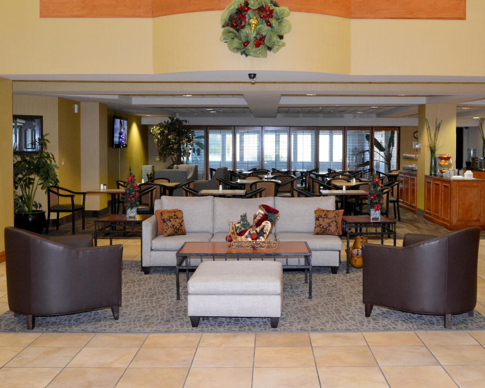 Wingate by Wyndham West Monroe interior in West Monroe, LA — gallery photo 2