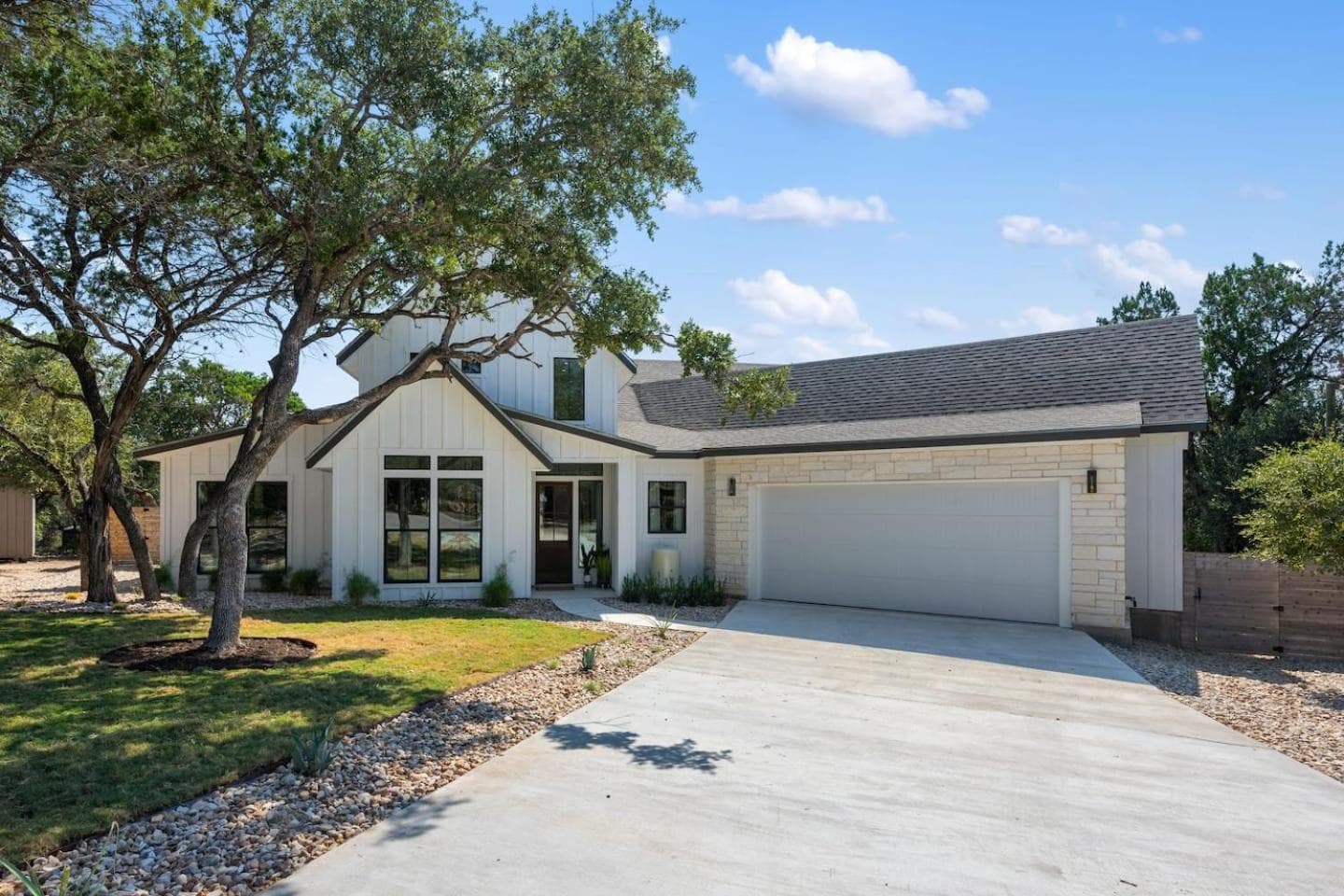 Mini-resort Wpool And Putt featured exterior or lobby in Spicewood — similar hotel