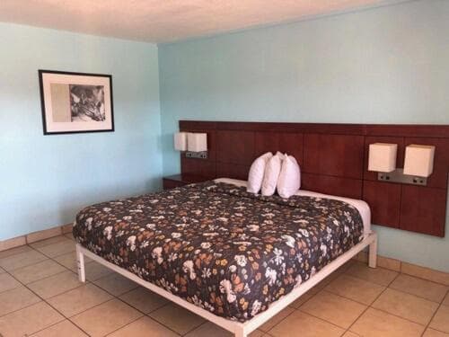 Economy Suites gallery photo in Winter Haven, FL — image 12