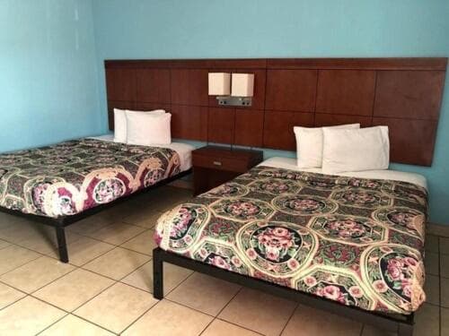Economy Suites gallery photo in Winter Haven, FL — image 15