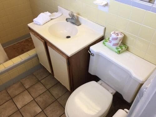 Economy Suites interior in Winter Haven, FL — gallery photo 2