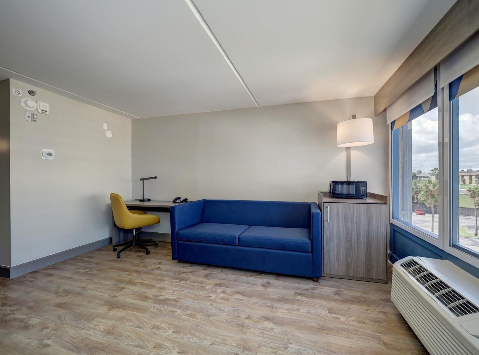 Holiday Inn Express Corpus Christi - Beachfront by IHG gallery photo in Corpus Christi, TX — image 51