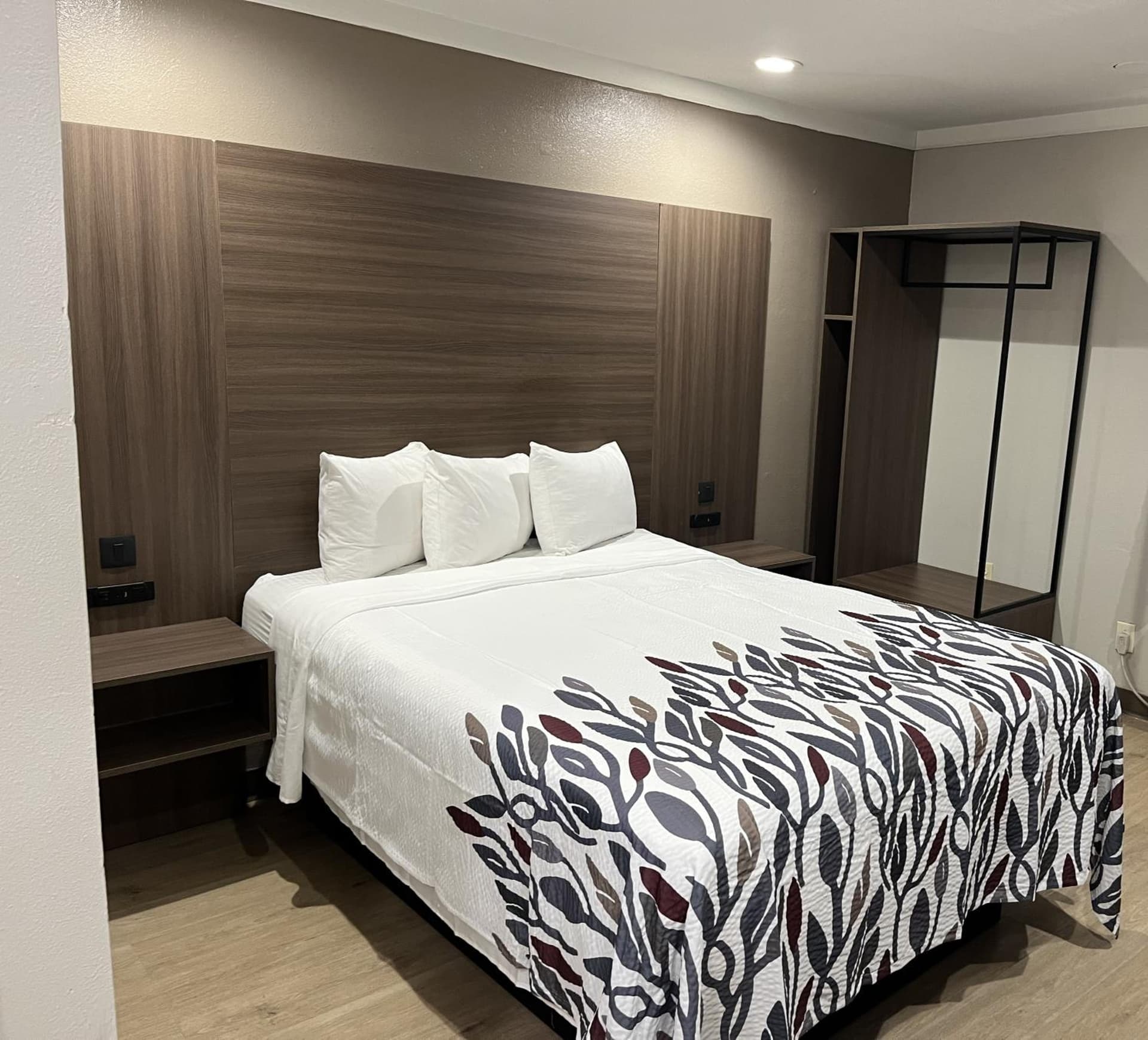 Red Roof Inn Raleigh Northeast - Downtown property views in Raleigh, NC — gallery photo 3