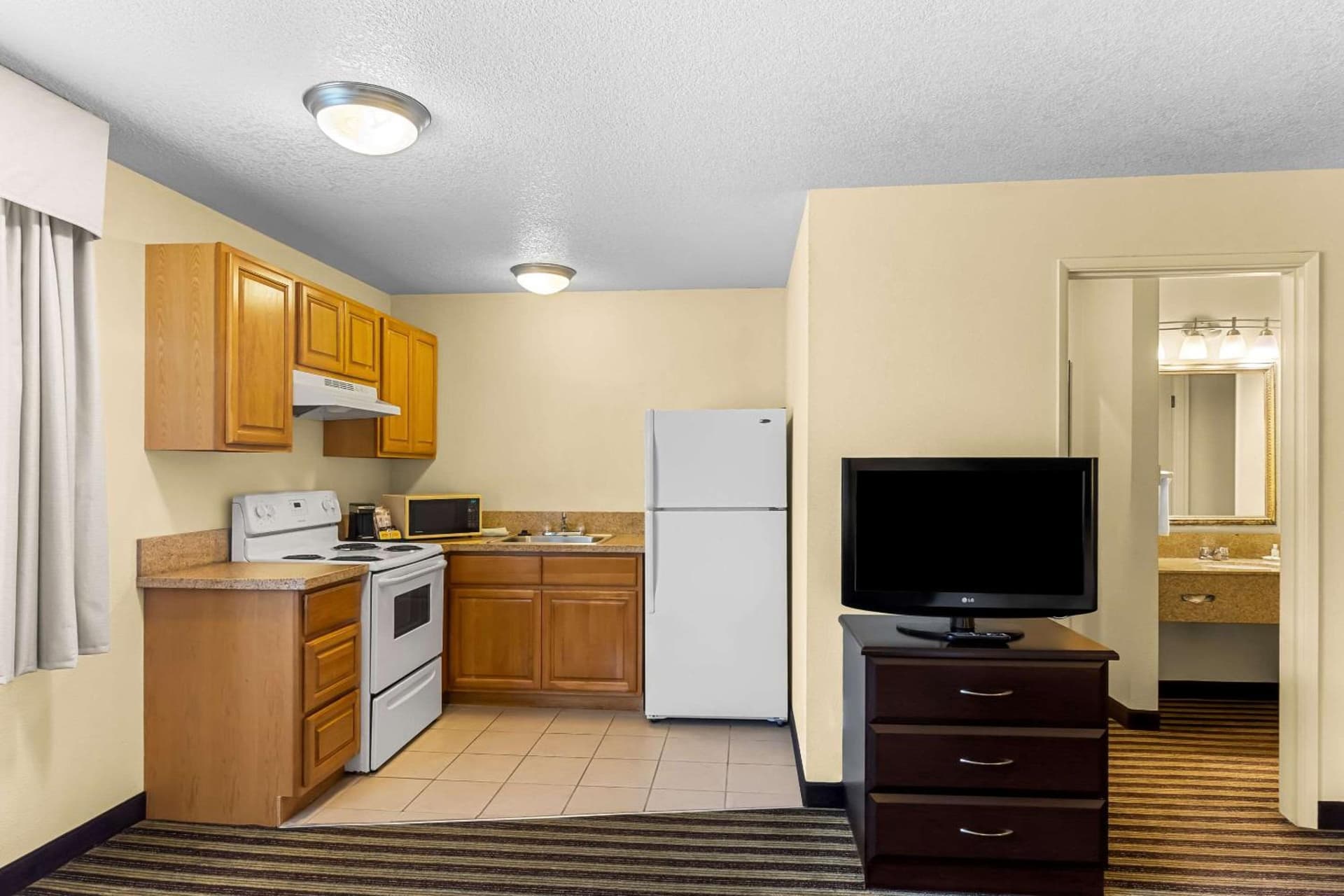 Quality Inn & Suites Vancouver - Hazel Dell property views in Vancouver, WA — gallery photo 3