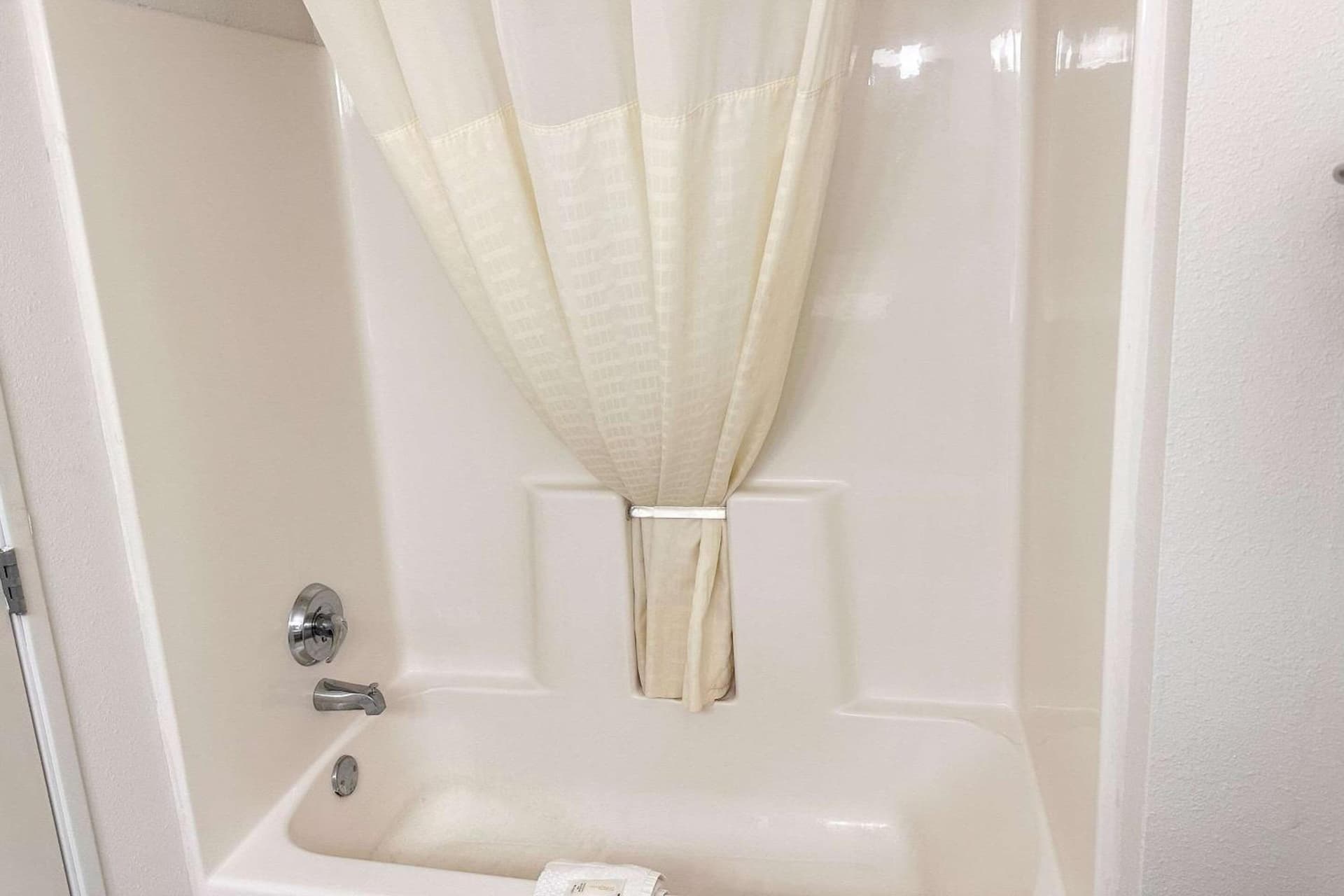 MainStay Suites Madison Airport property views in Madison, WI — gallery photo 3