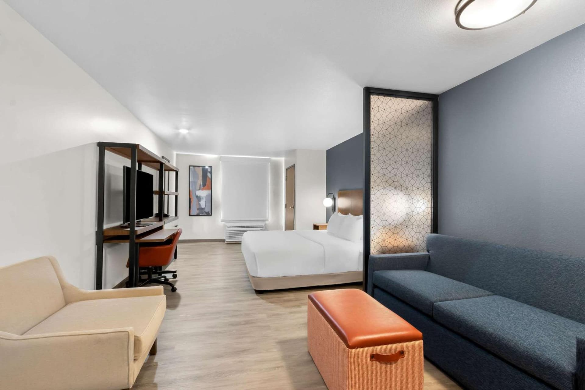 Everhome Suites Glendale Sports Entertainment District by Choice Hotels gallery photo in Glendale, AZ — image 4