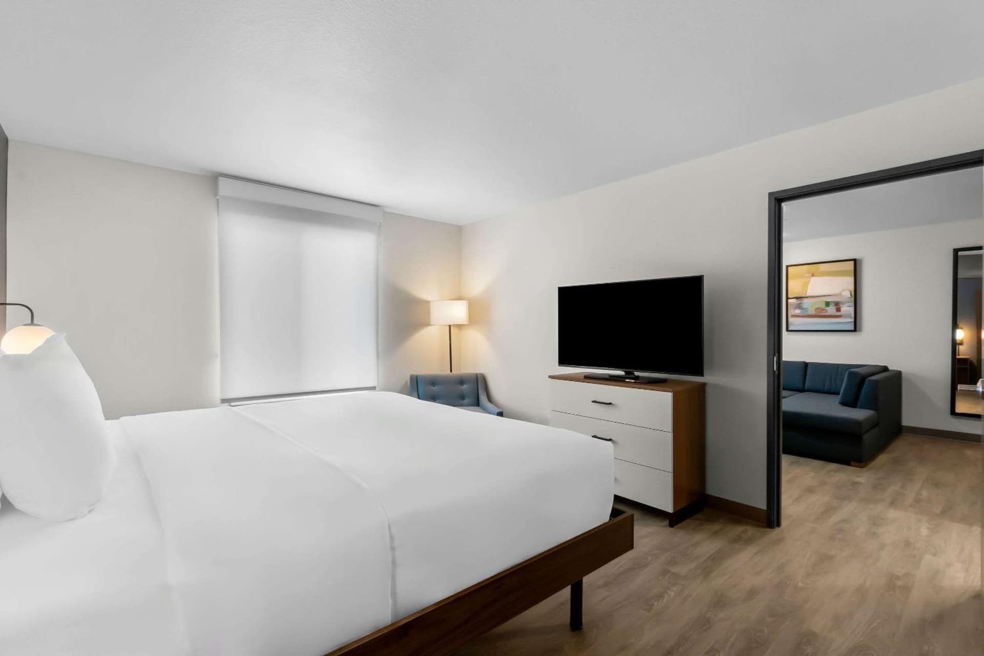 Everhome Suites Glendale Sports Entertainment District by Choice Hotels gallery photo in Glendale, AZ — image 5