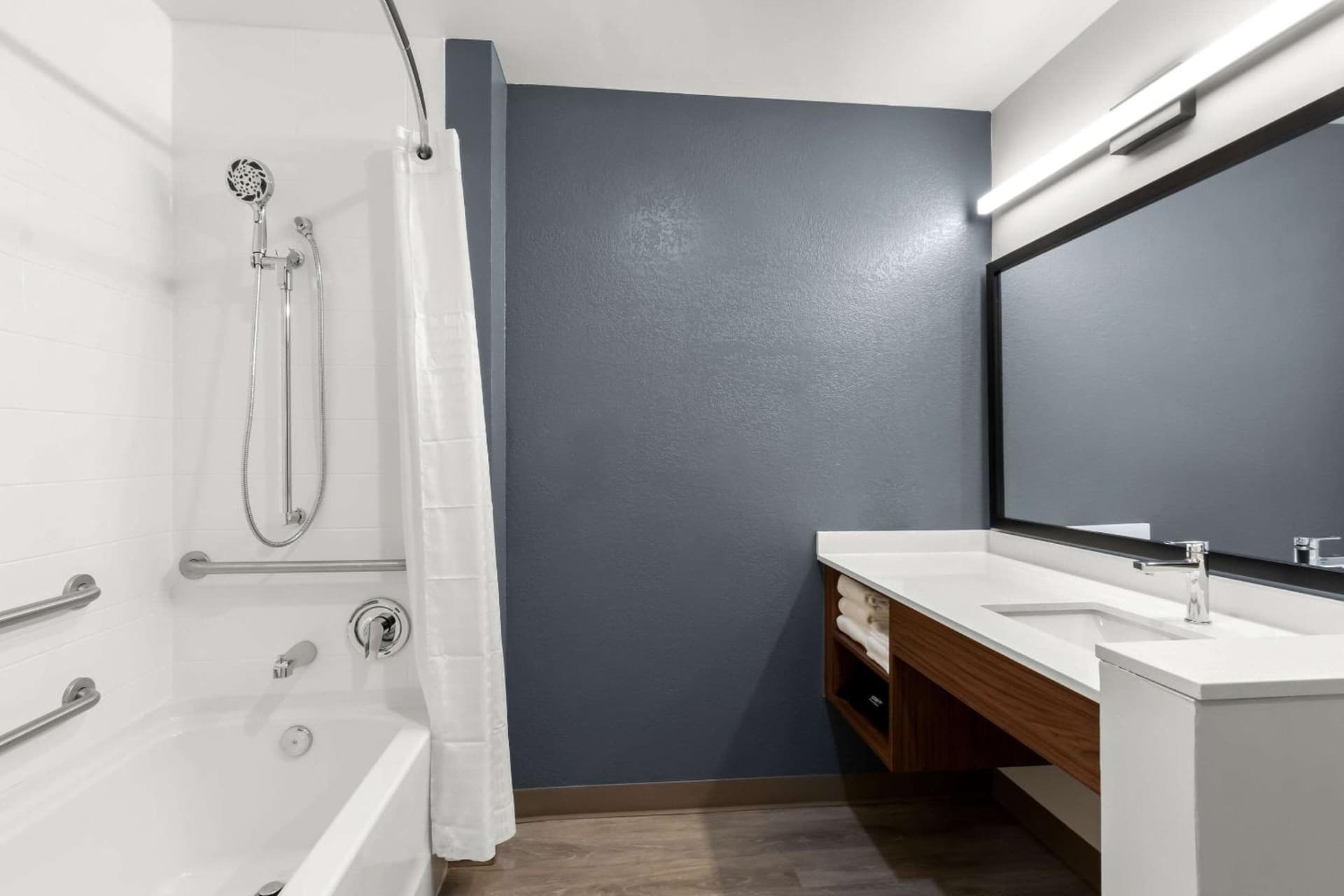 Everhome Suites Glendale Sports Entertainment District by Choice Hotels gallery photo in Glendale, AZ — image 23