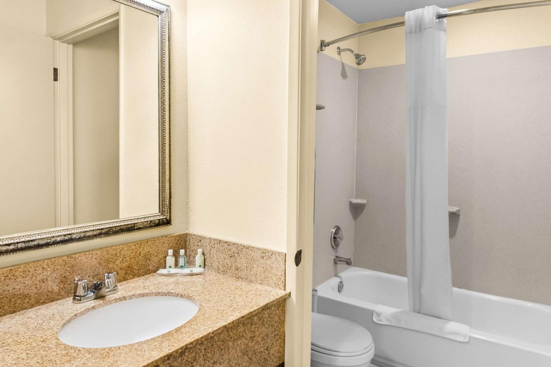 Quality Inn & Suites Vancouver - Hazel Dell gallery photo in Vancouver, WA — image 60