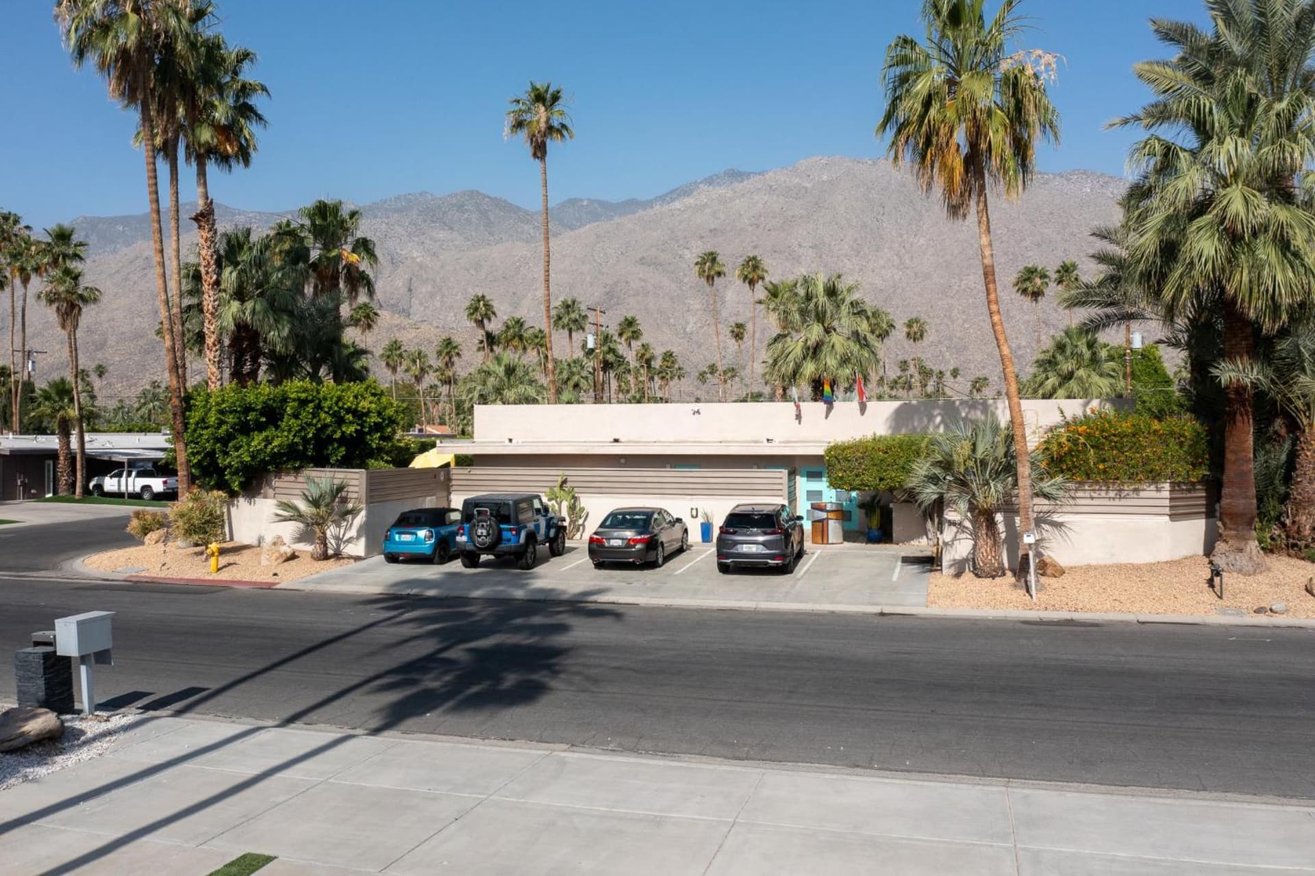 El Noa Noa - 21 and Over gallery photo in Palm Springs, CA — image 67