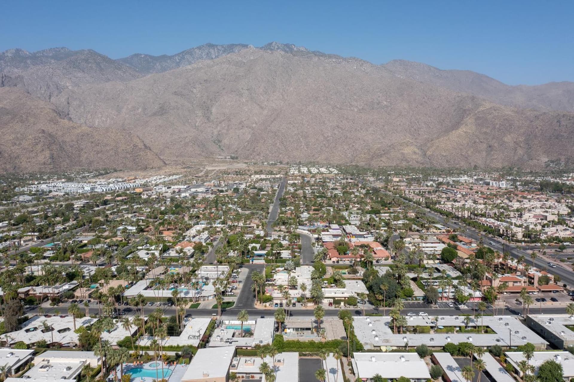 El Noa Noa - 21 and Over gallery photo in Palm Springs, CA — image 5