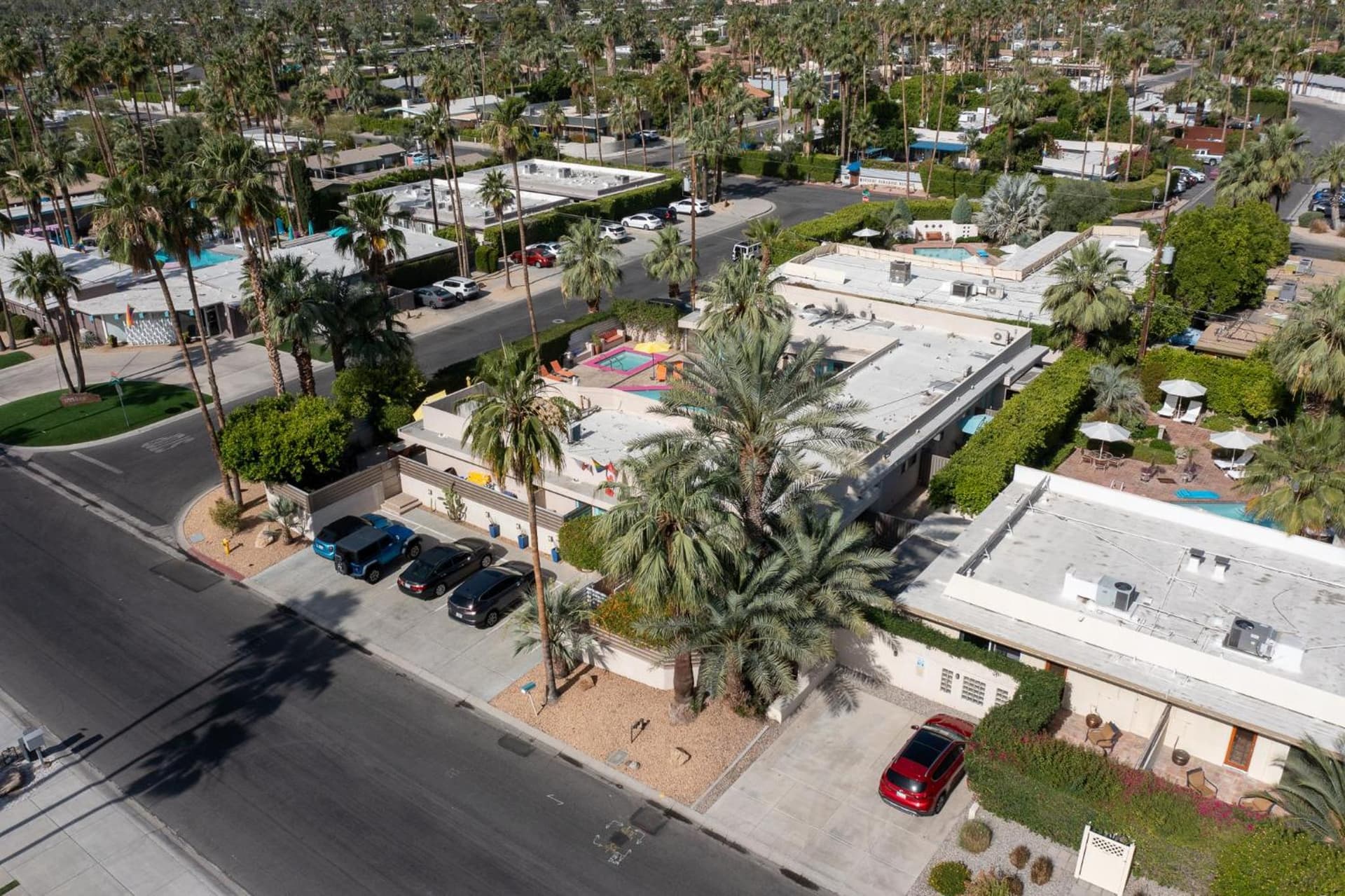 El Noa Noa - 21 and Over property views in Palm Springs, CA — gallery photo 3