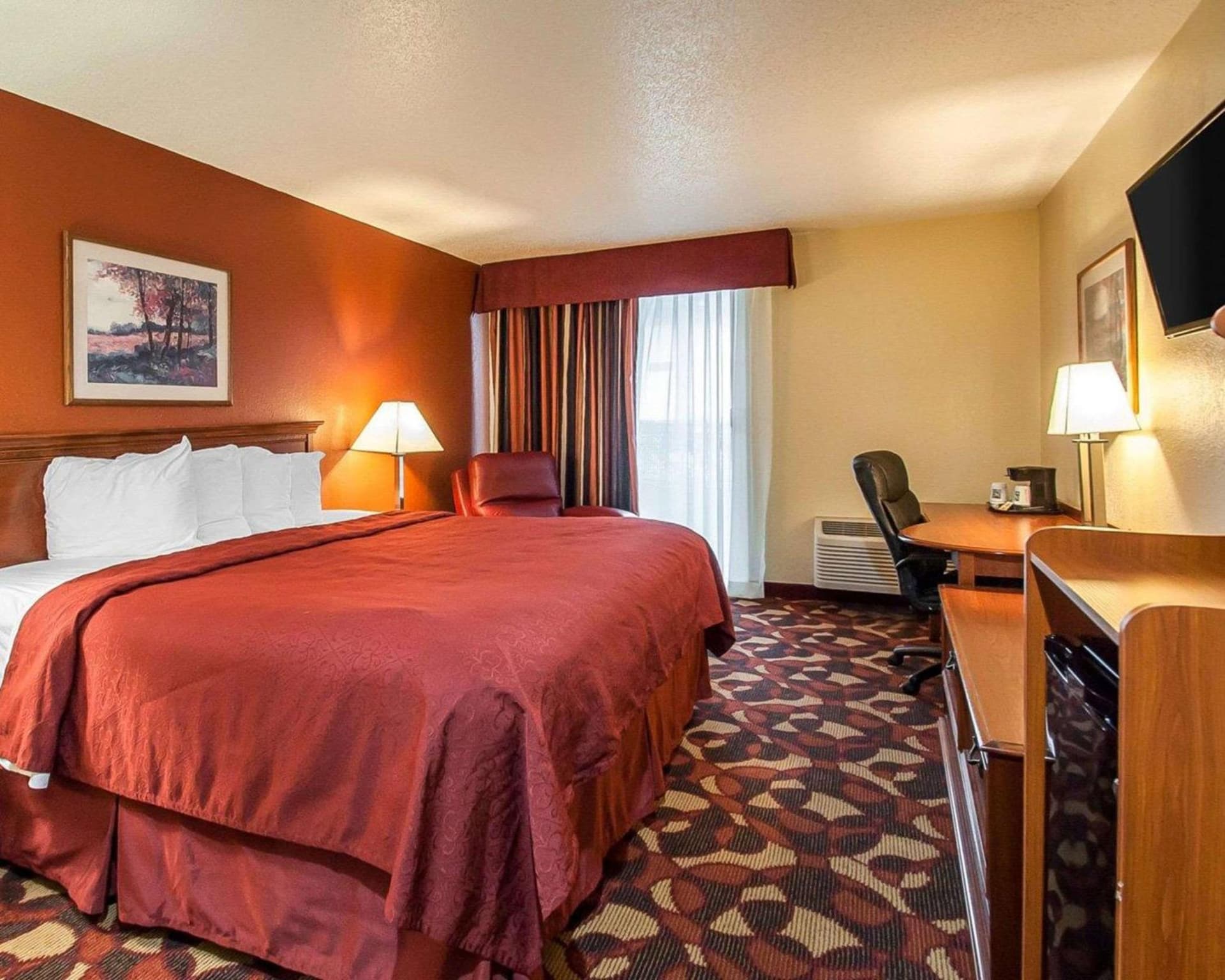Quality Inn & Suites Kansas City I-435N Near Sports Complex interior in Kansas City, MO — gallery photo 2