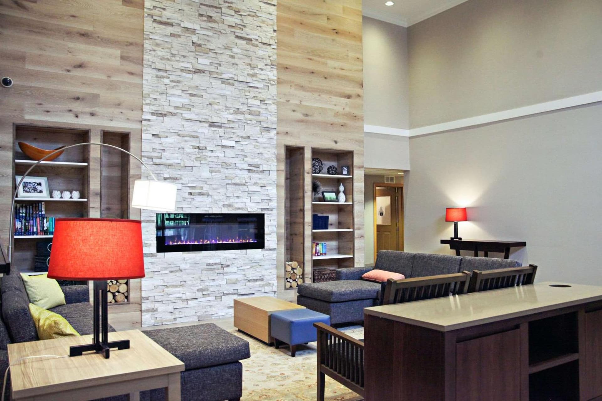 Country Inn & Suites by Radisson, Frackville (Pottsville), PA interior in Mount Pleasant, PA — gallery photo 2