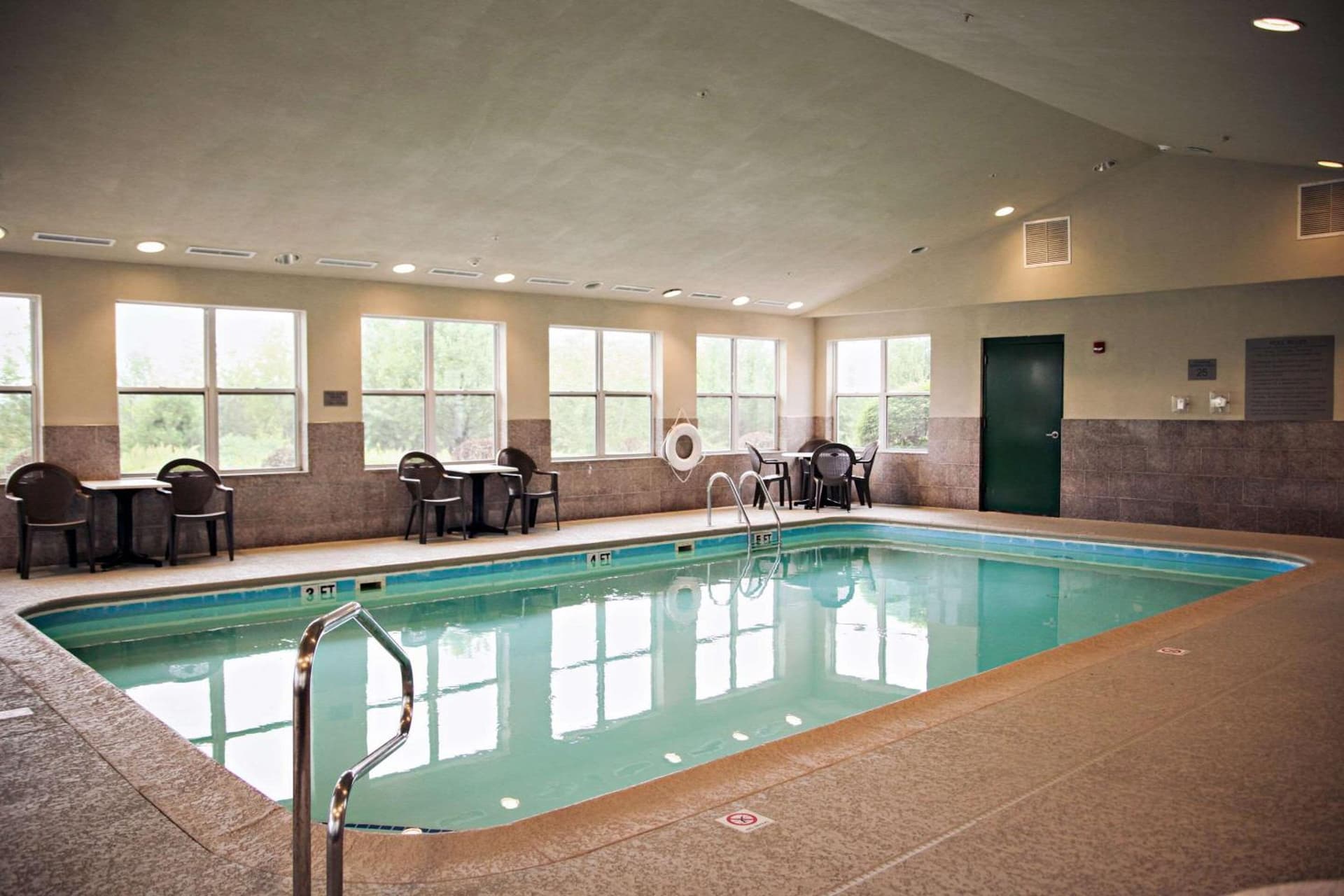 Country Inn & Suites by Radisson, Frackville (Pottsville), PA gallery photo in Mount Pleasant, PA — image 6