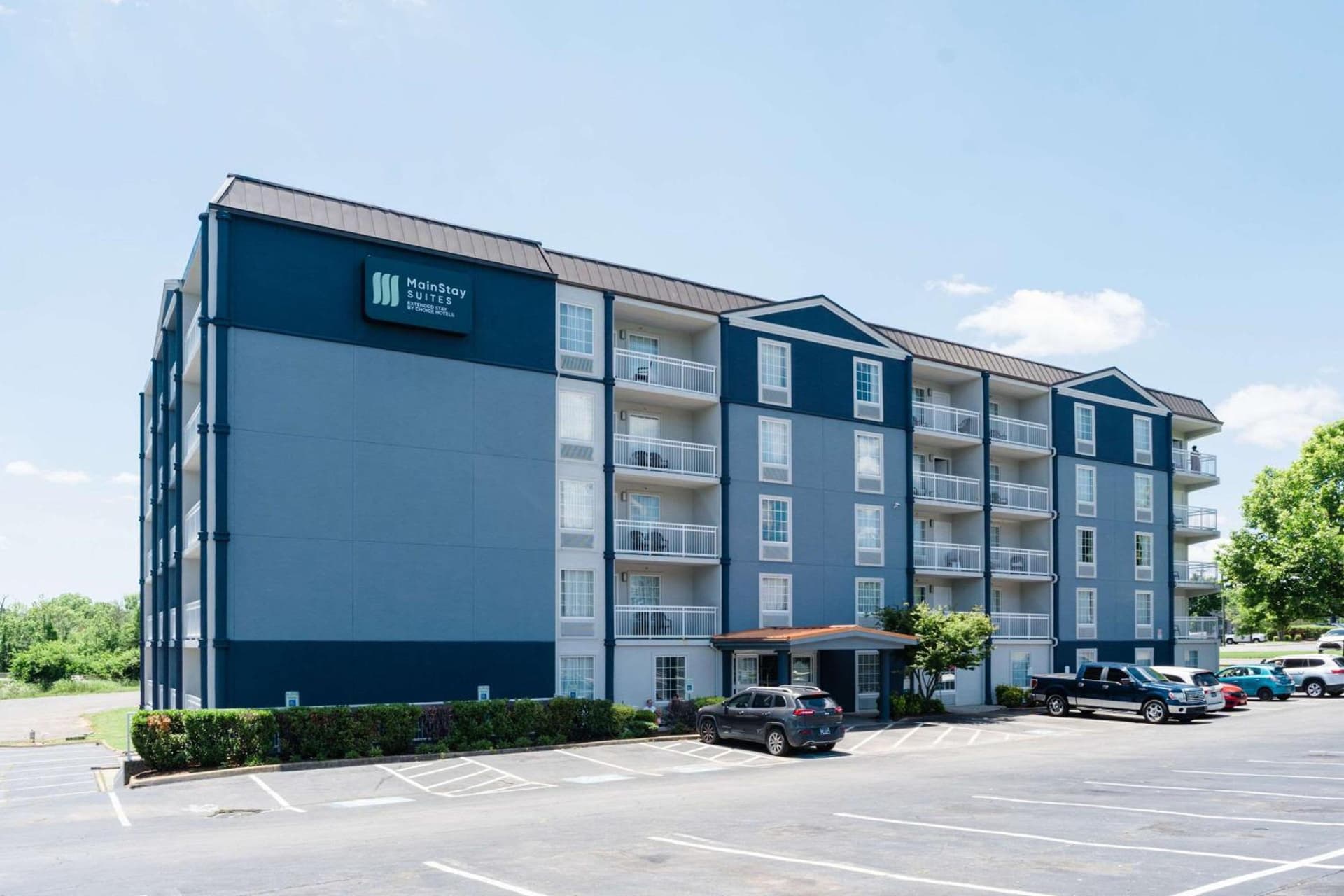 MainStay Suites Knoxville North I-75 featured exterior or lobby in Knoxville, TN — similar hotel