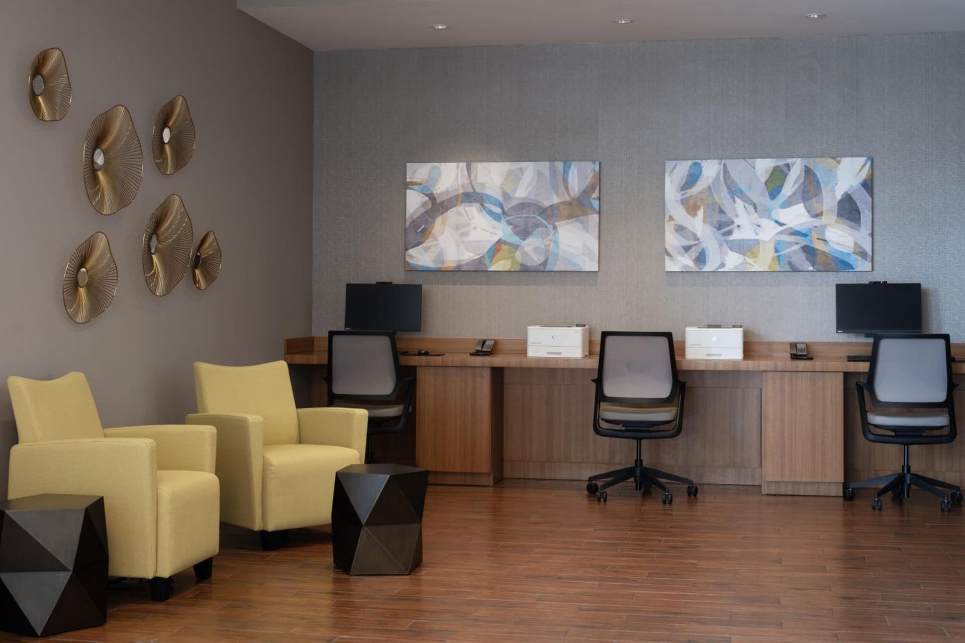 SpringHill Suites by Marriott Orlando at FLAMINGO CROSSINGS Town Center-Western Entrance property views in Orlando, FL — gallery photo 3