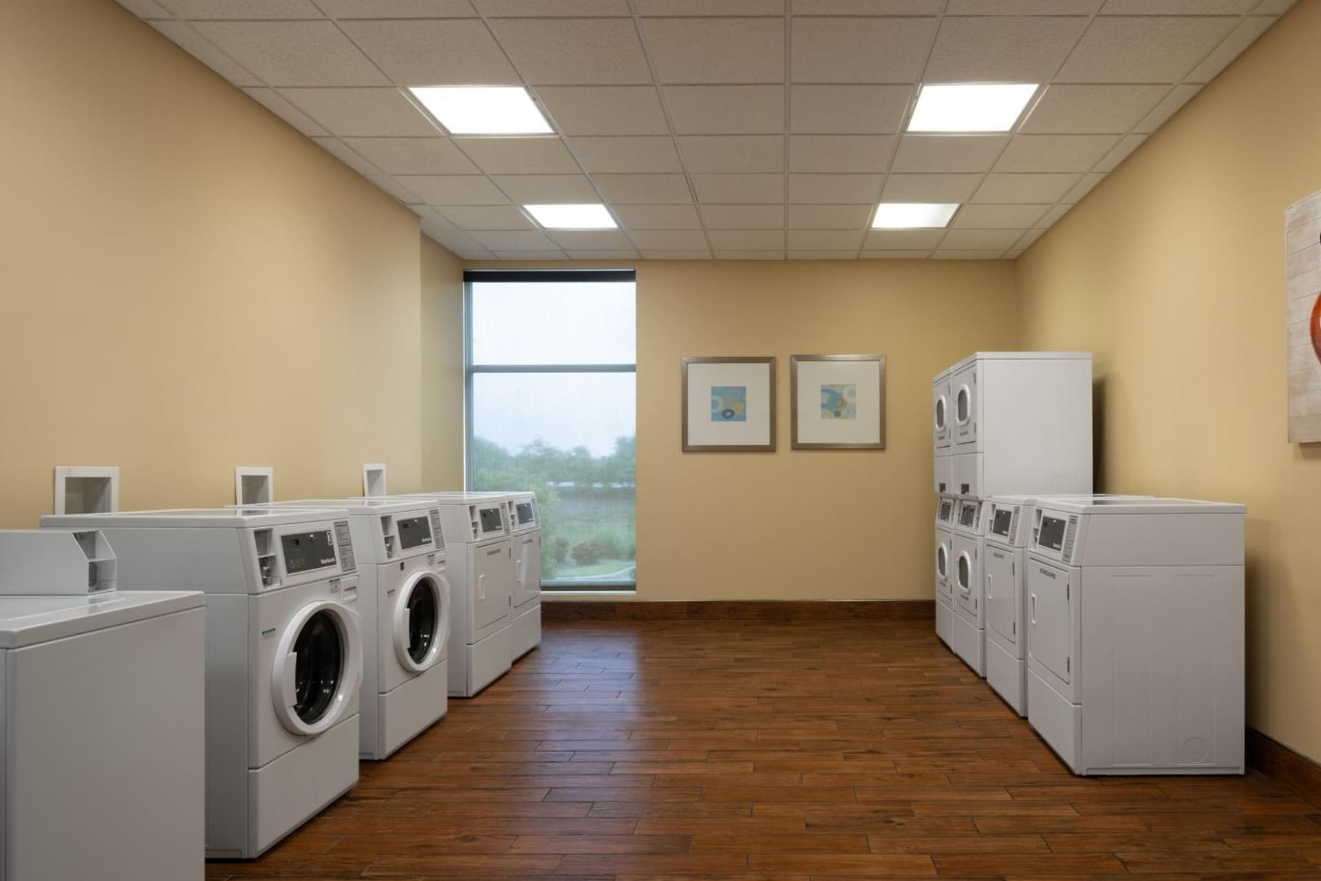 SpringHill Suites by Marriott Orlando at FLAMINGO CROSSINGS Town Center-Western Entrance gallery photo in Orlando, FL — image 29