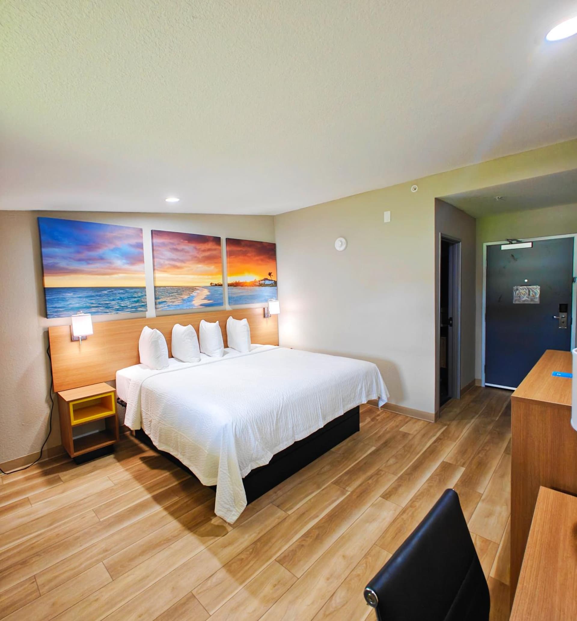 Days Inn by Wyndham Ocala North interior in Ocala, FL — gallery photo 2