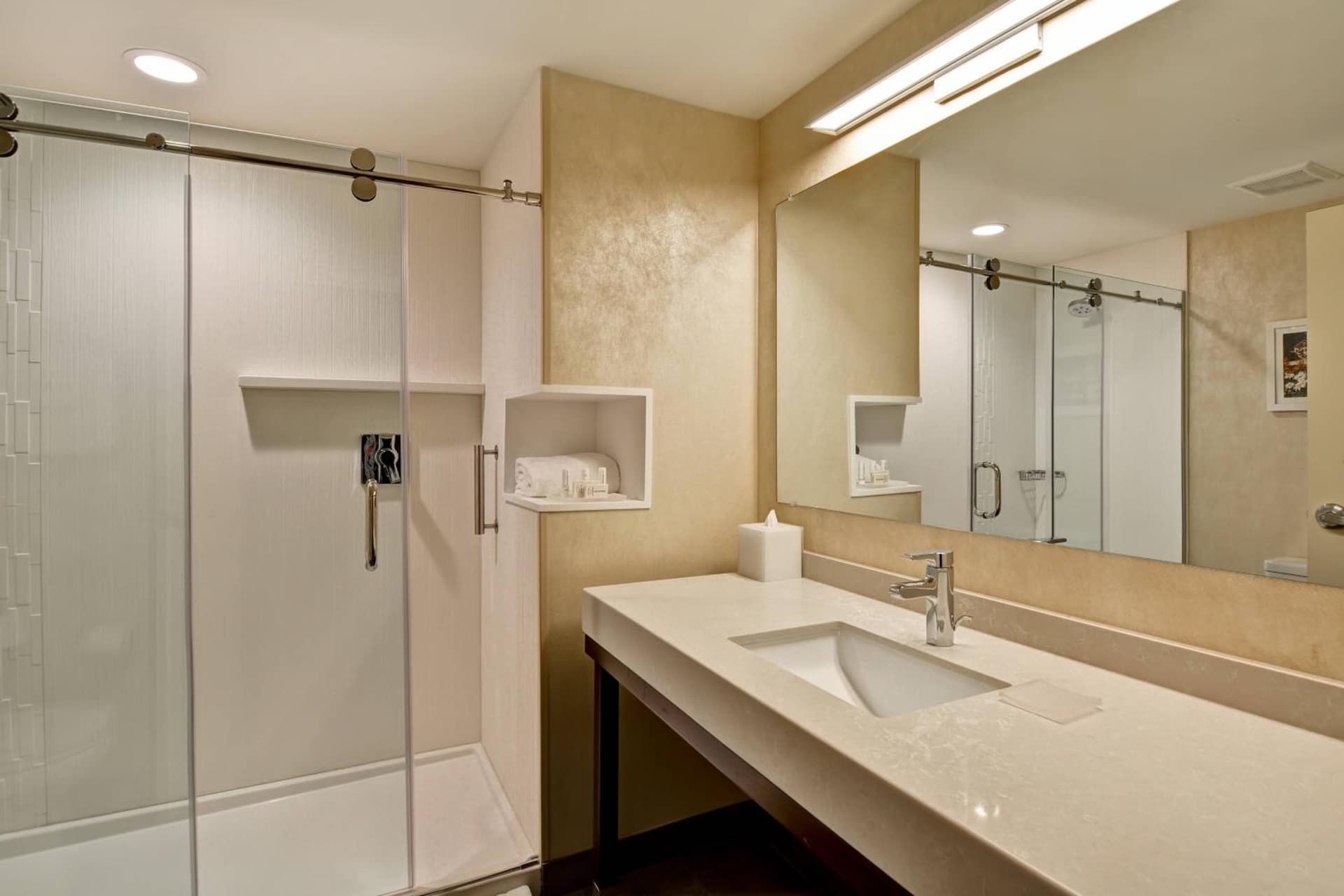 Courtyard by Marriott Long Island Islip/Courthouse Complex gallery photo in Central Islip, NY — image 34
