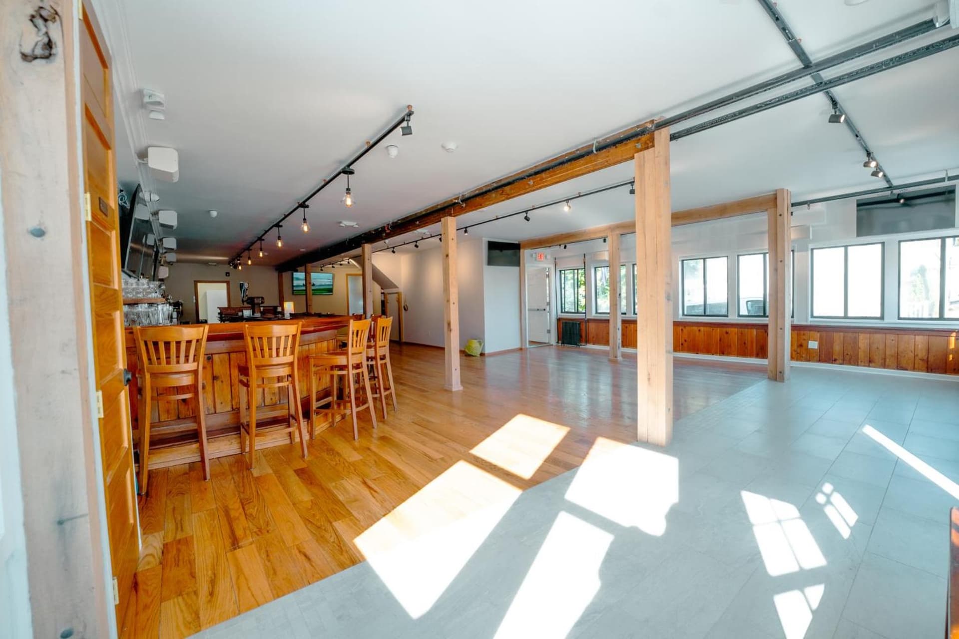 Hampton Bays Hotel On Main property views in Hampton Bays, NY — gallery photo 3