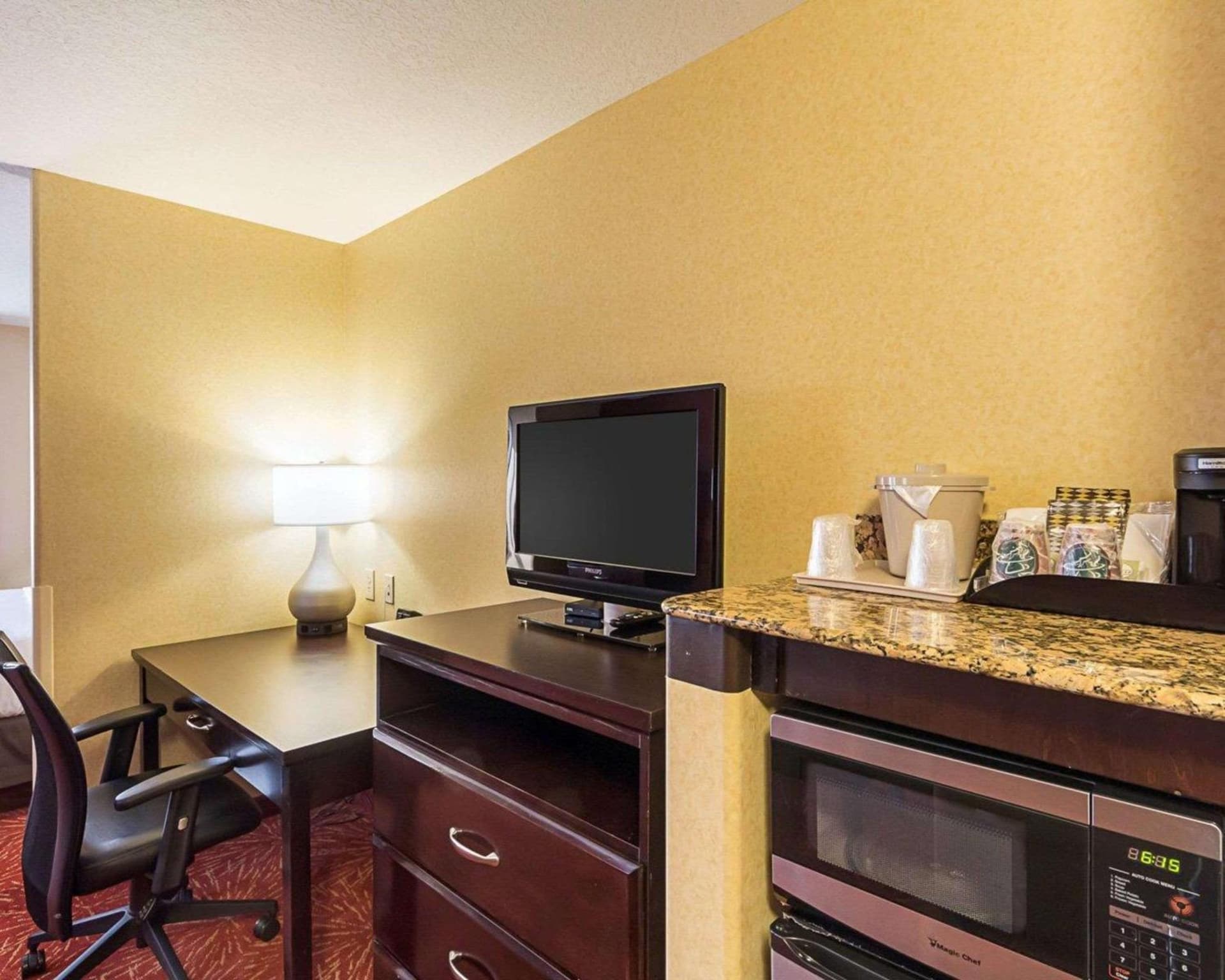 Comfort Suites Airport property views in Wichita, KS — gallery photo 3
