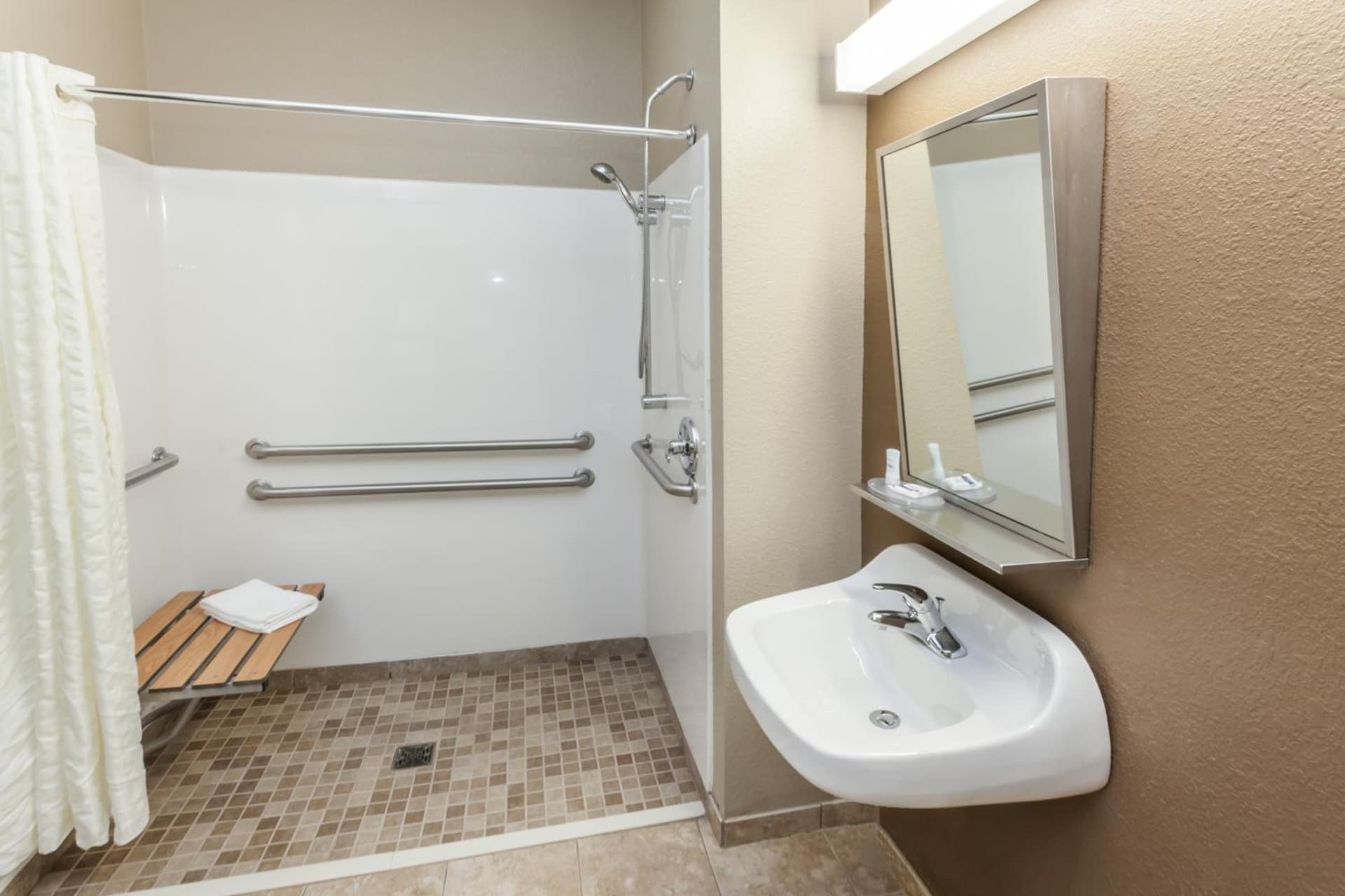 Microtel Inn & Suites by Wyndham Michigan City gallery photo in Michigan City, IN — image 52