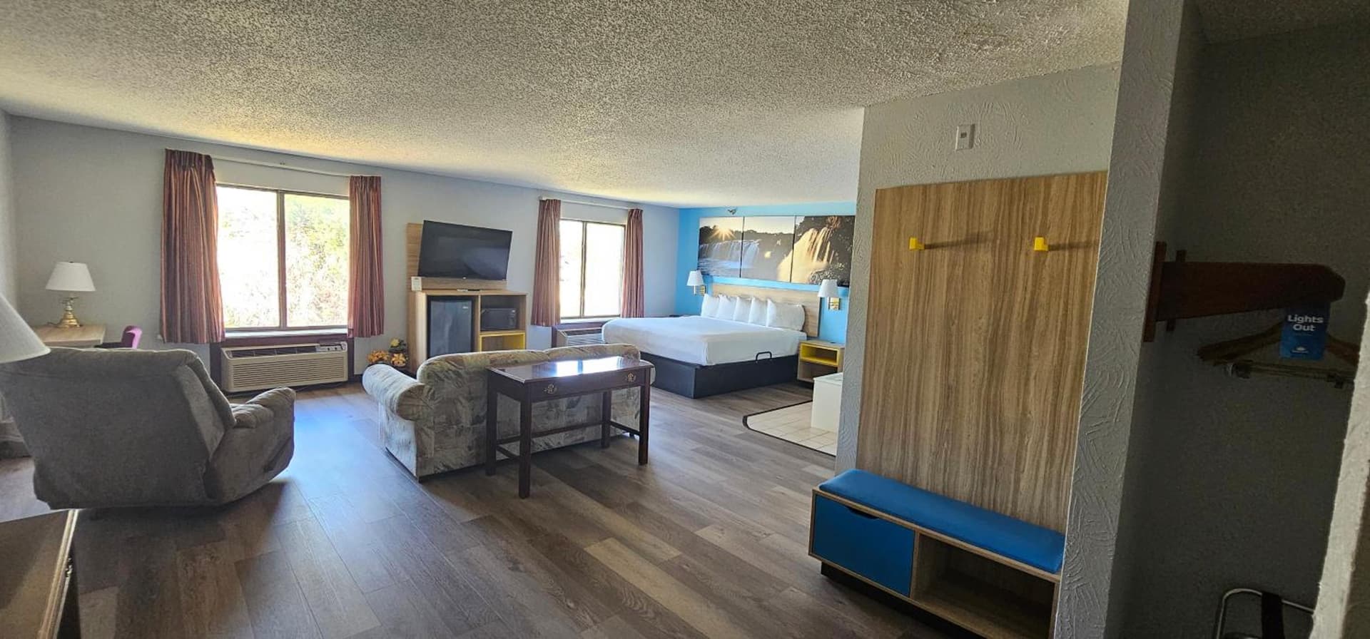 Days Inn by Wyndham Ozark Springfield property views in Ozark, MO — gallery photo 3