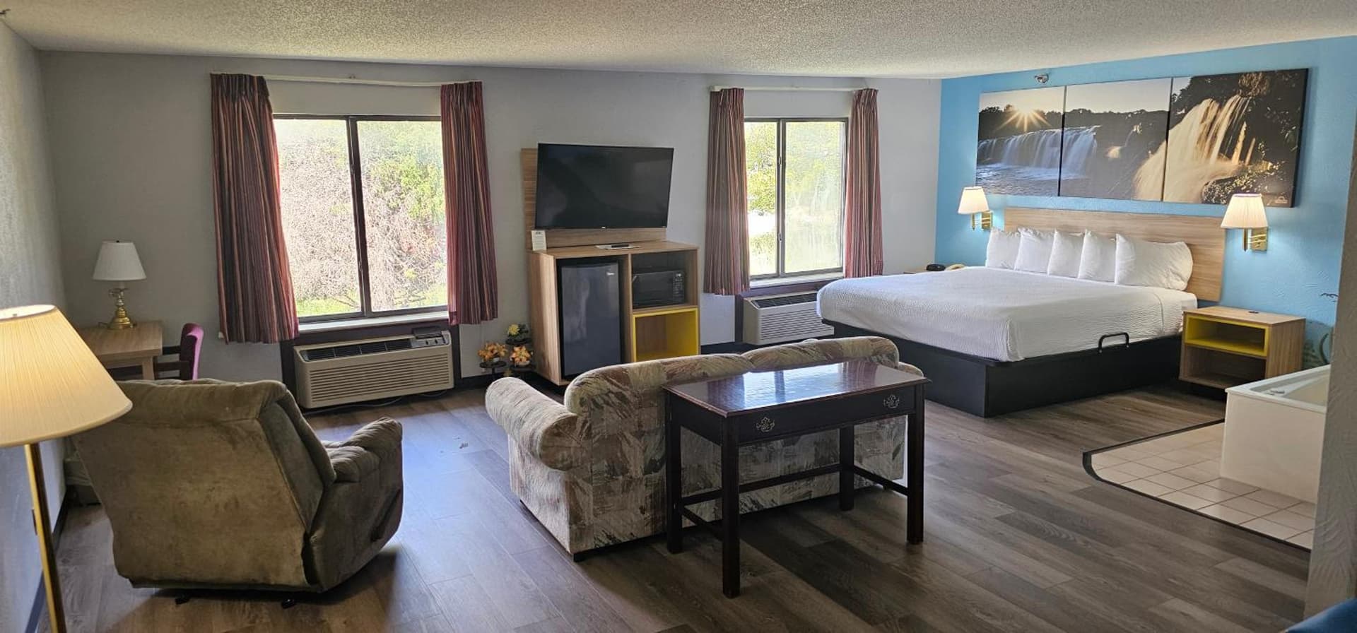 Days Inn by Wyndham Ozark Springfield interior in Ozark, MO — gallery photo 2