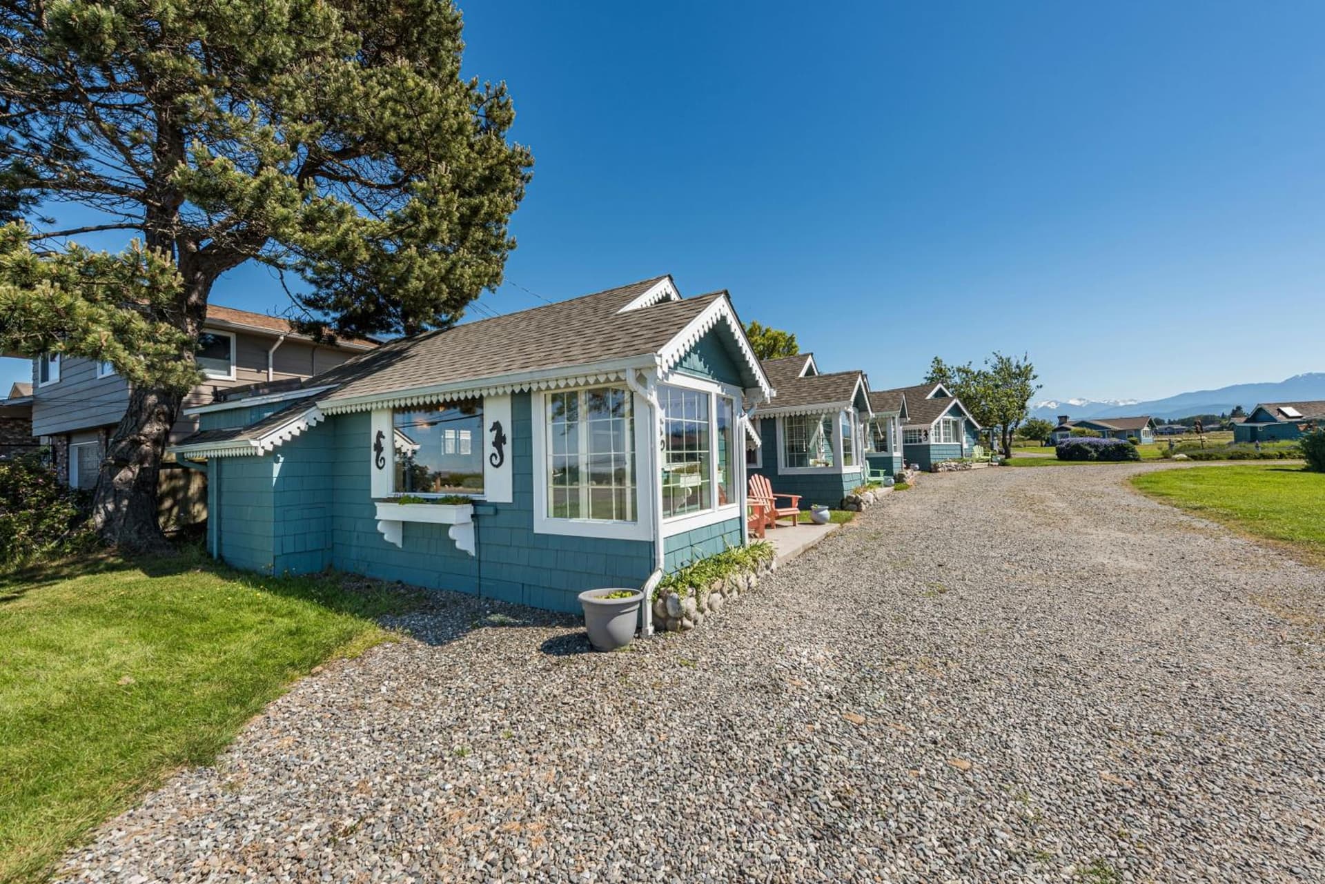 Juan de Fuca Waterfront Hotel & Cottages interior in Sequim, WA — gallery photo 2
