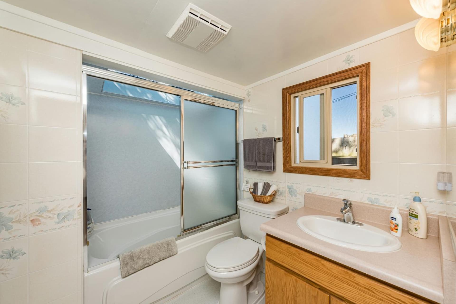 Juan de Fuca Waterfront Hotel & Cottages gallery photo in Sequim, WA — image 83
