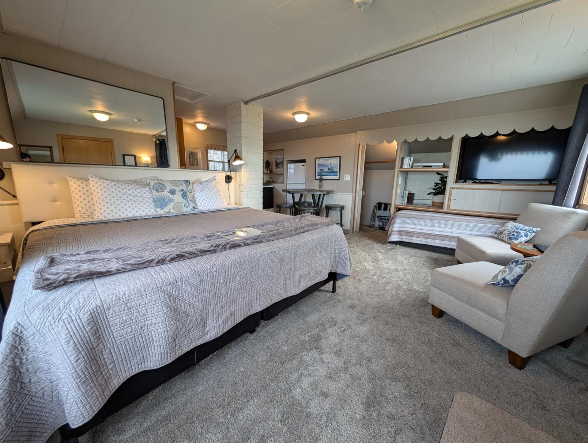 Juan de Fuca Waterfront Hotel & Cottages gallery photo in Sequim, WA — image 99