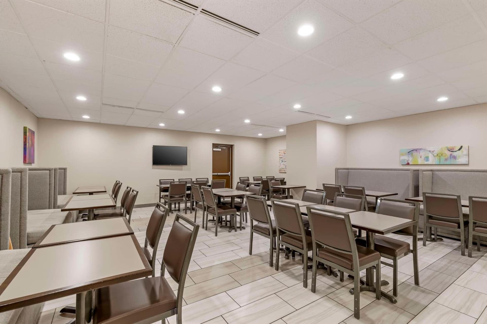 Best Western Plus Waterloo & Cedar Falls property views in Waterloo, IA — gallery photo 3