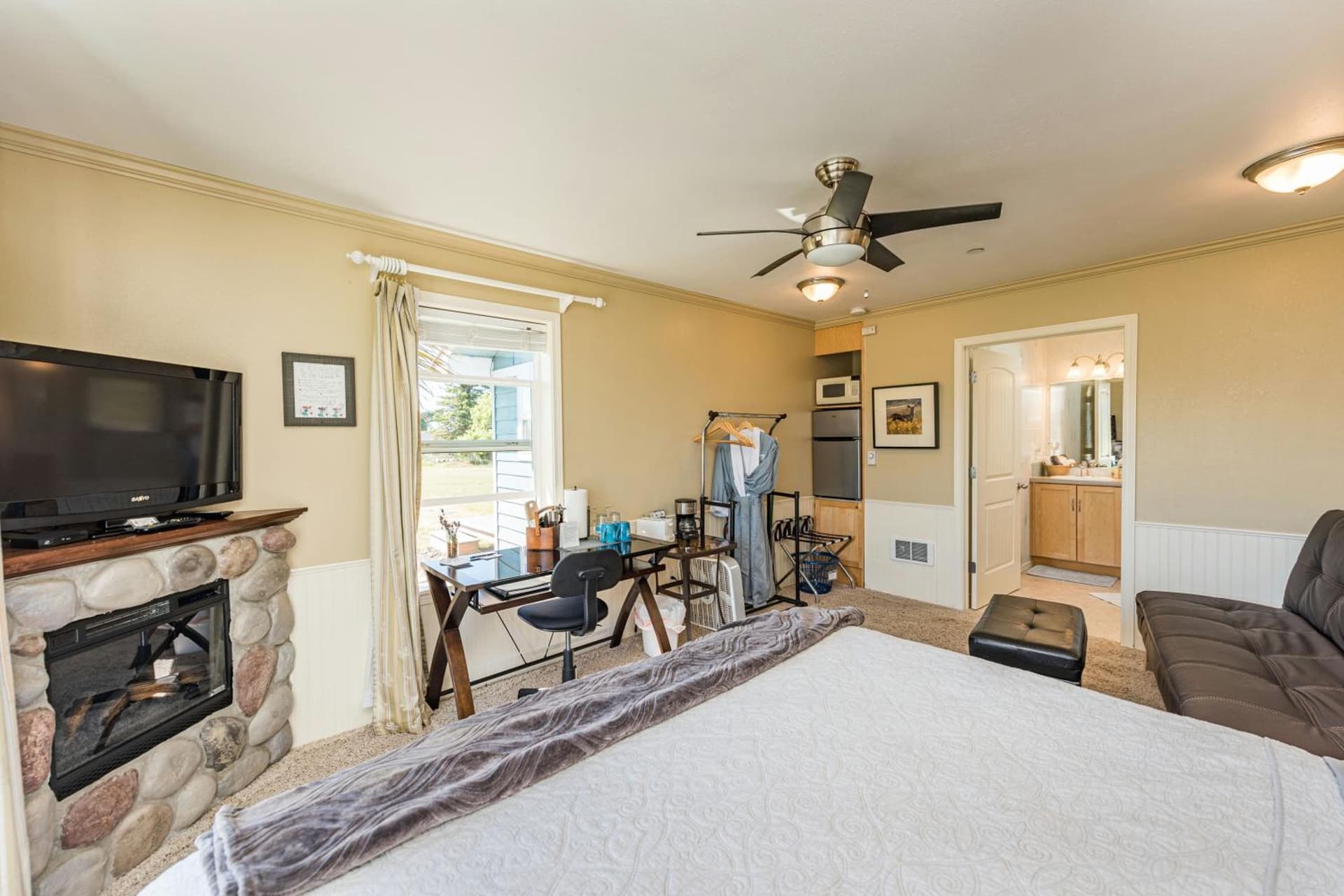 Juan de Fuca Waterfront Hotel & Cottages gallery photo in Sequim, WA — image 110