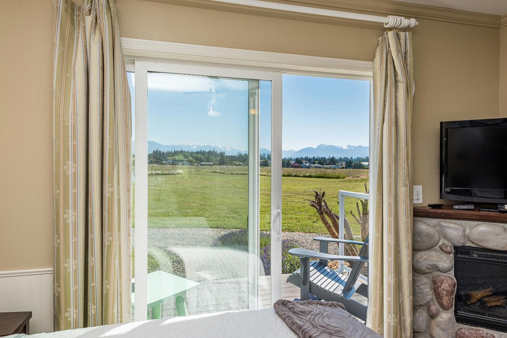 Juan de Fuca Waterfront Hotel & Cottages gallery photo in Sequim, WA — image 87