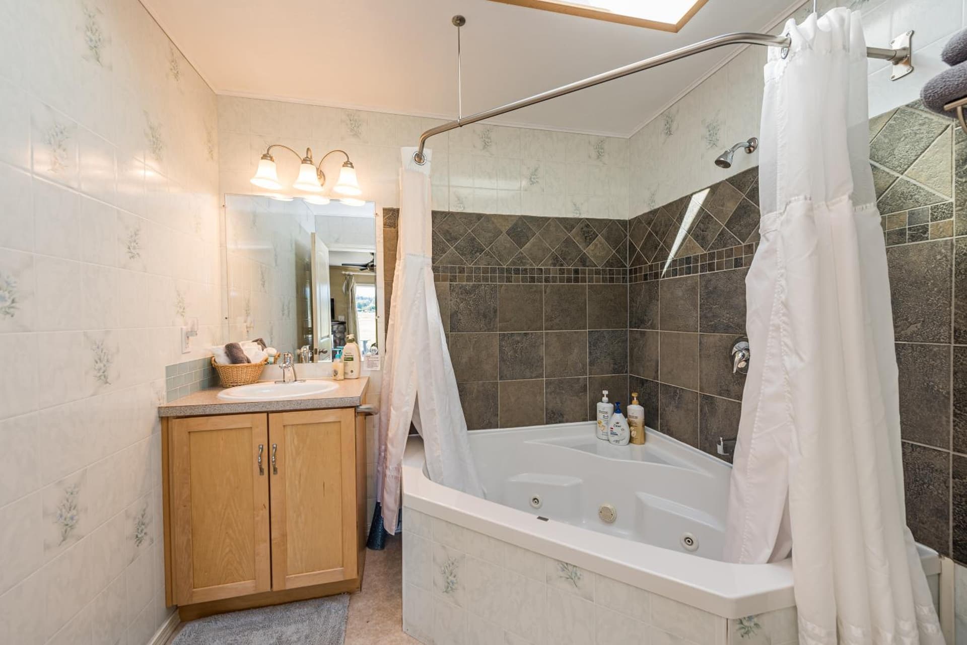 Juan de Fuca Waterfront Hotel & Cottages gallery photo in Sequim, WA — image 46