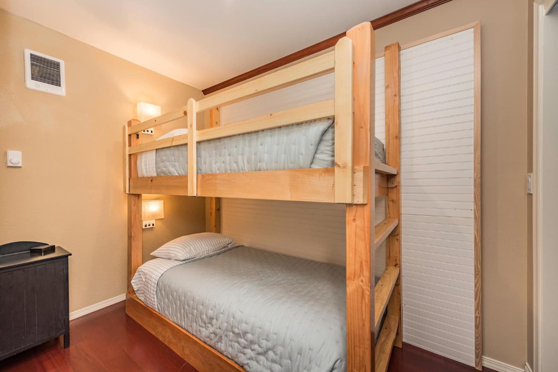 Juan de Fuca Waterfront Hotel & Cottages gallery photo in Sequim, WA — image 58
