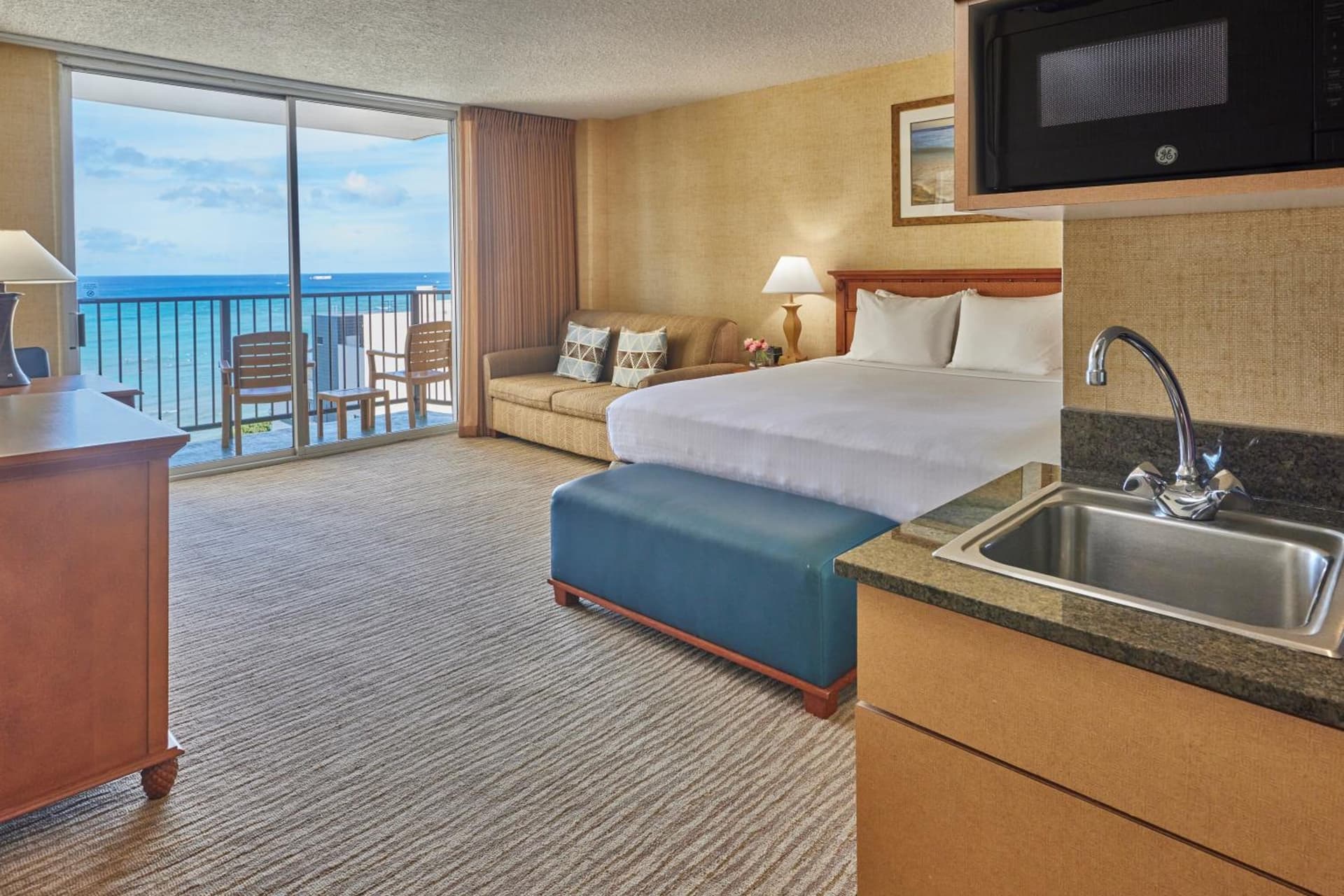 Waikiki Resort Hotel gallery photo in Honolulu, HI — image 25