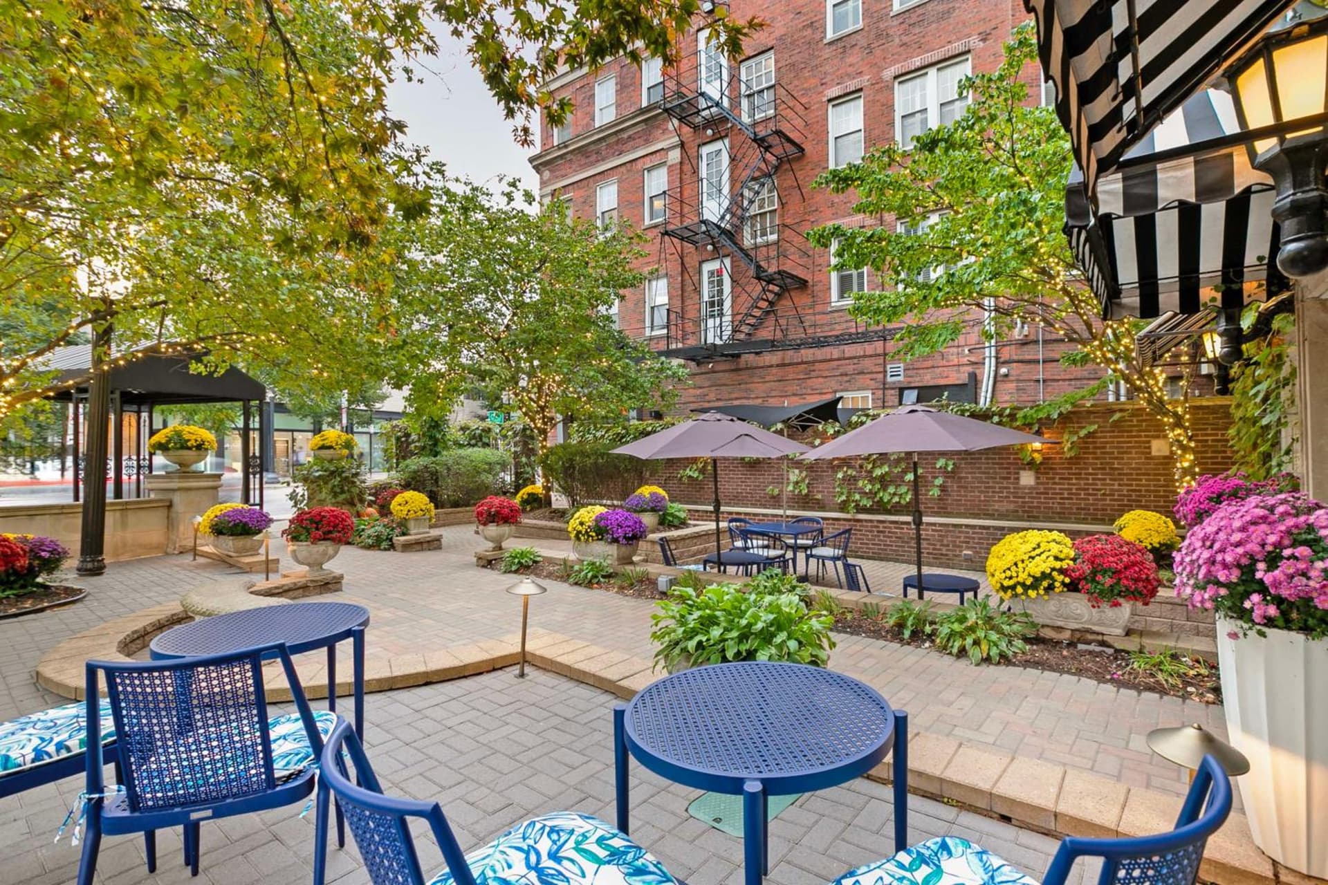 Best Western Plus Hawthorne Terrace Hotel featured exterior or lobby in Chicago, IL — similar hotel