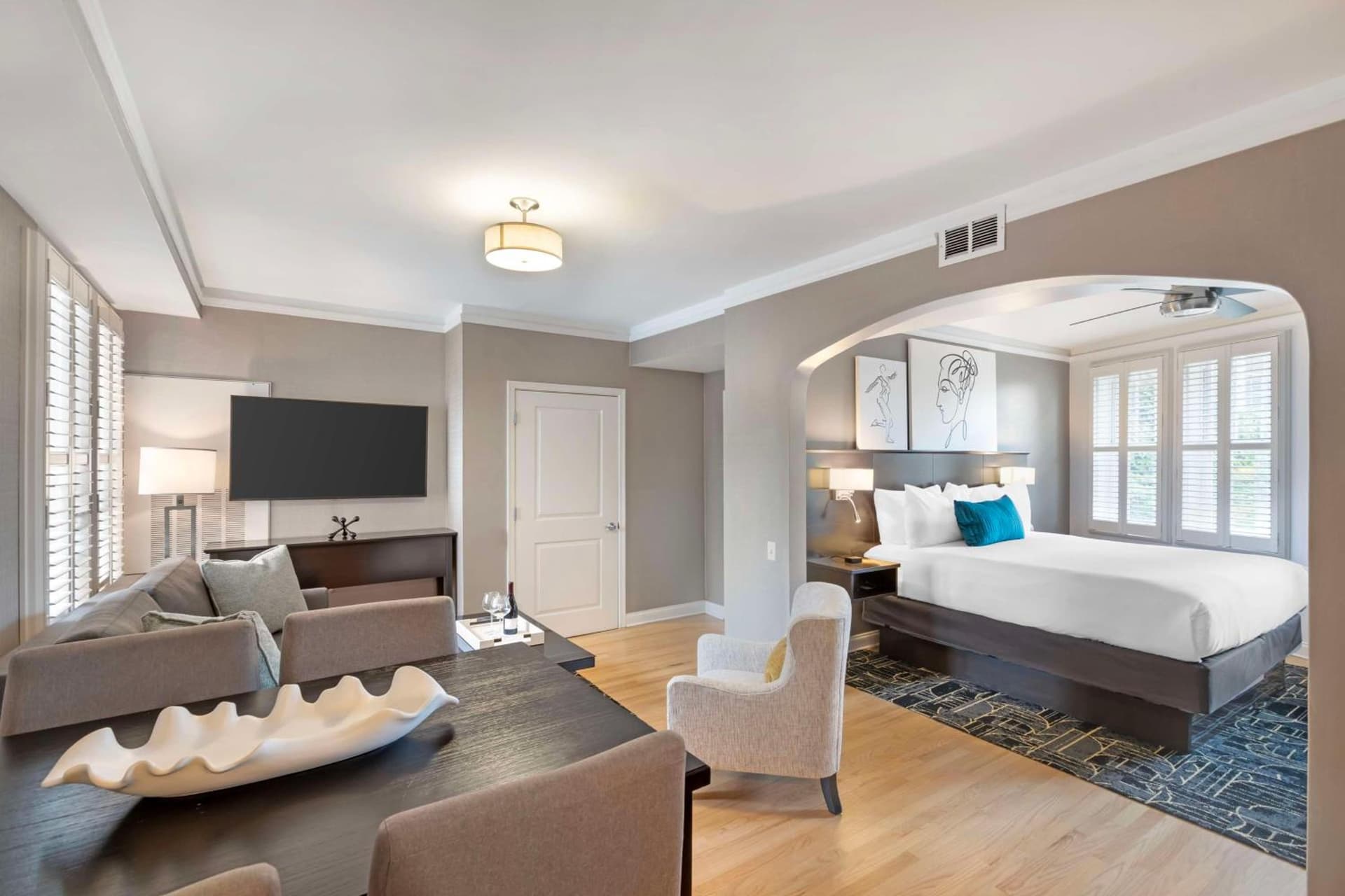Best Western Plus Hawthorne Terrace Hotel property views in Chicago, IL — gallery photo 3