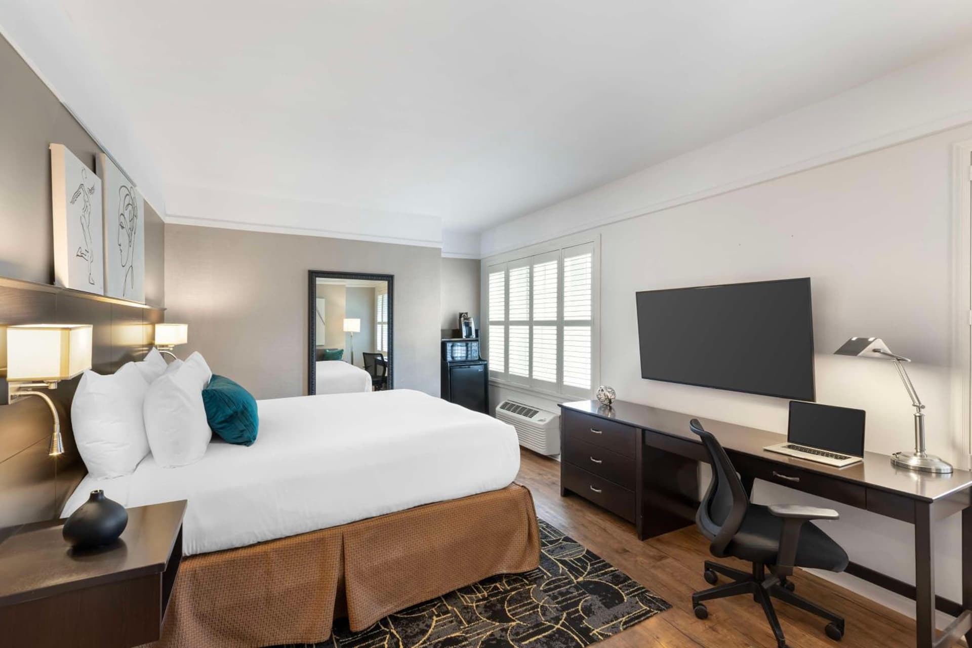 Best Western Plus Hawthorne Terrace Hotel gallery photo in Chicago, IL — image 68