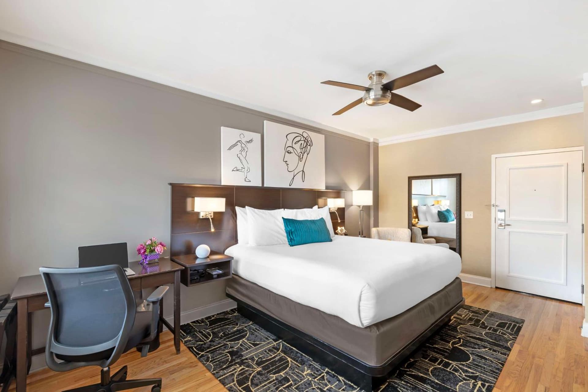 Best Western Plus Hawthorne Terrace Hotel gallery photo in Chicago, IL — image 11