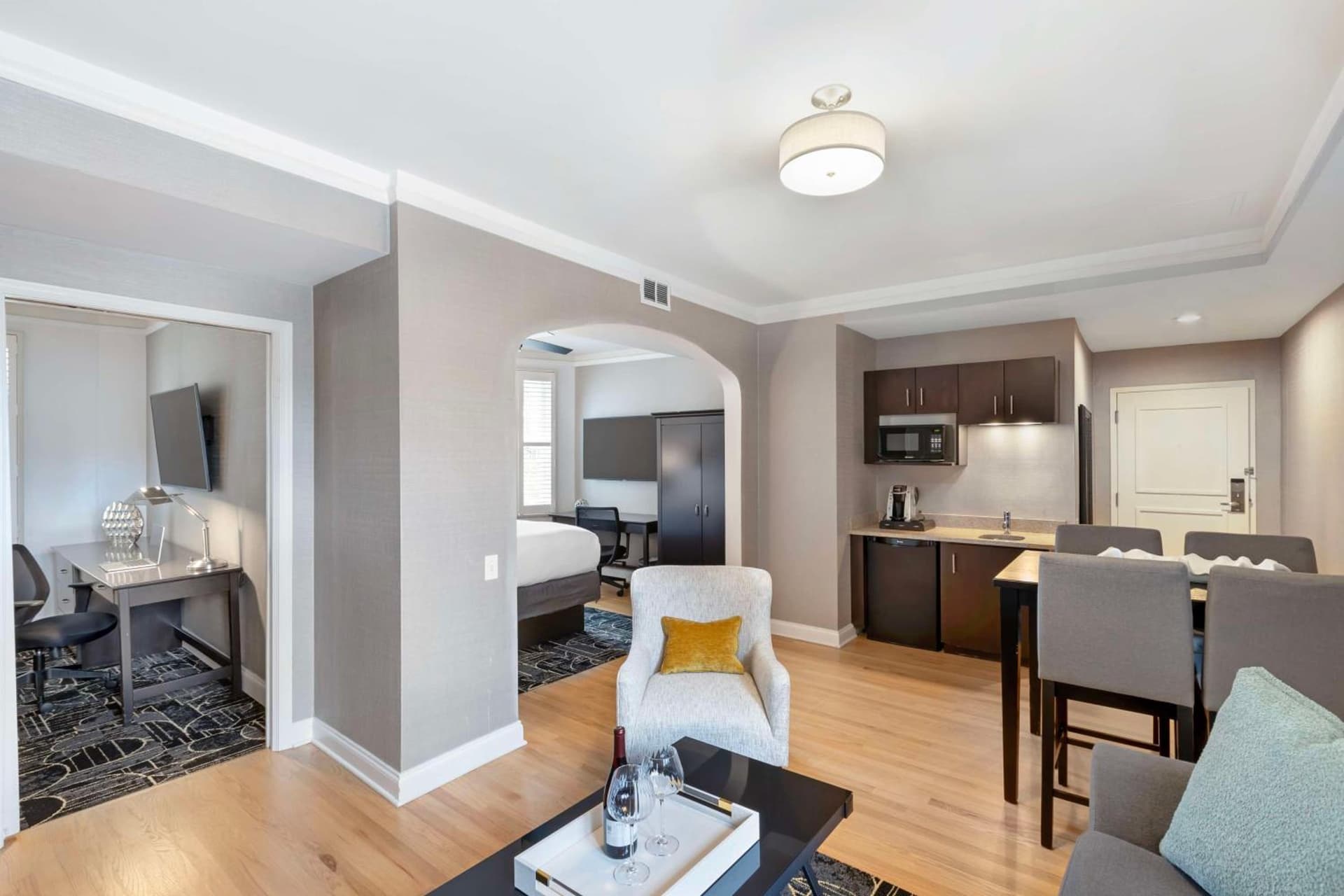 Best Western Plus Hawthorne Terrace Hotel gallery photo in Chicago, IL — image 4