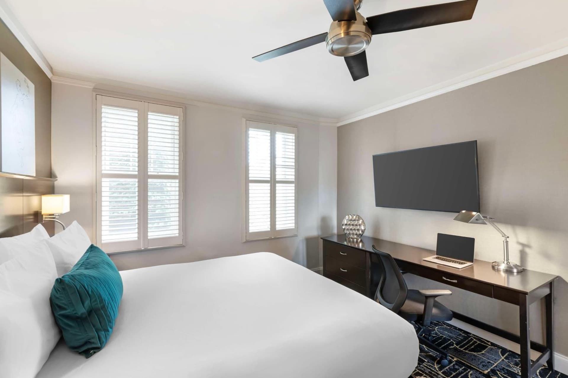 Best Western Plus Hawthorne Terrace Hotel gallery photo in Chicago, IL — image 38