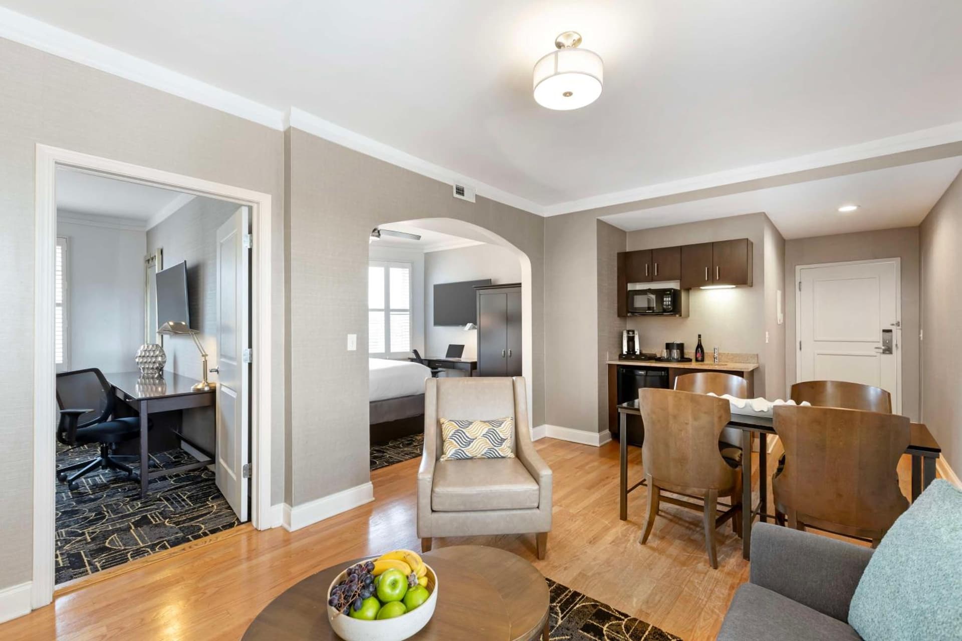 Best Western Plus Hawthorne Terrace Hotel gallery photo in Chicago, IL — image 39