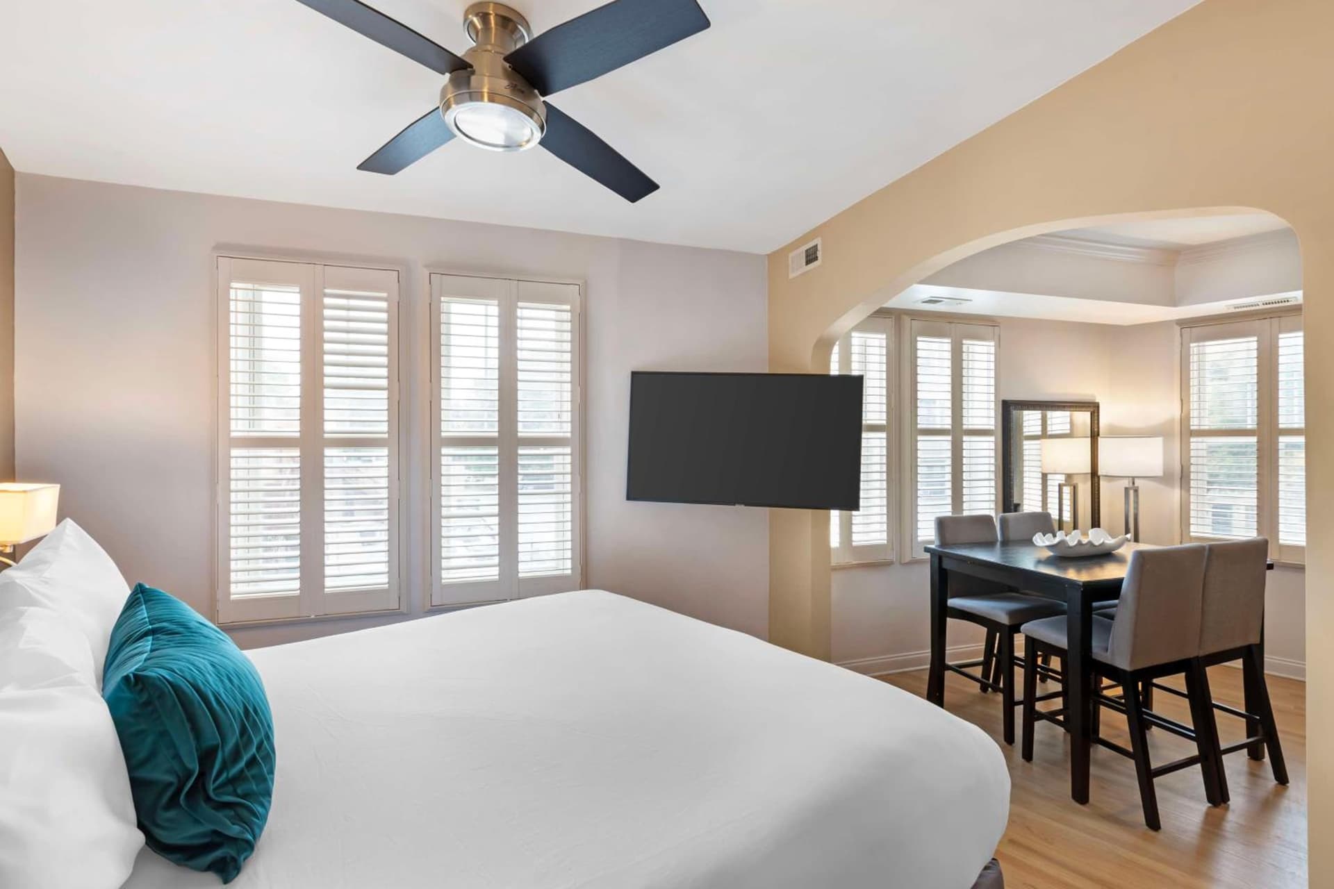Best Western Plus Hawthorne Terrace Hotel gallery photo in Chicago, IL — image 24