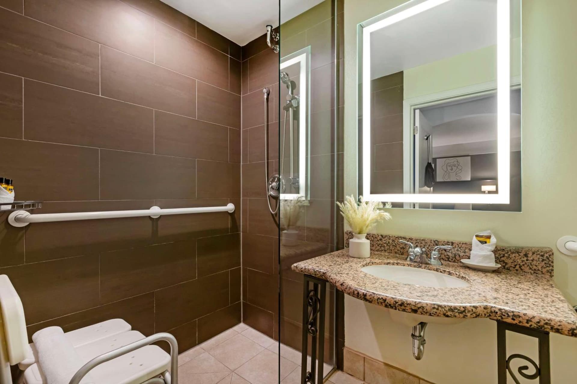 Best Western Plus Hawthorne Terrace Hotel gallery photo in Chicago, IL — image 25