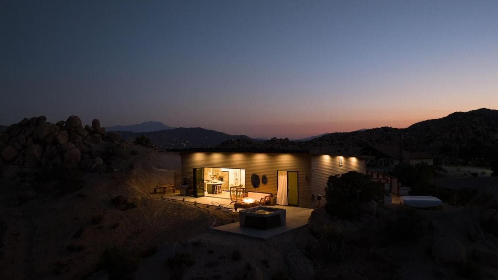 Fox Inn Epic Views, Hot Tub, Cowboy Tub, Grill featured exterior or lobby in Yucca Valley, CA — similar hotel