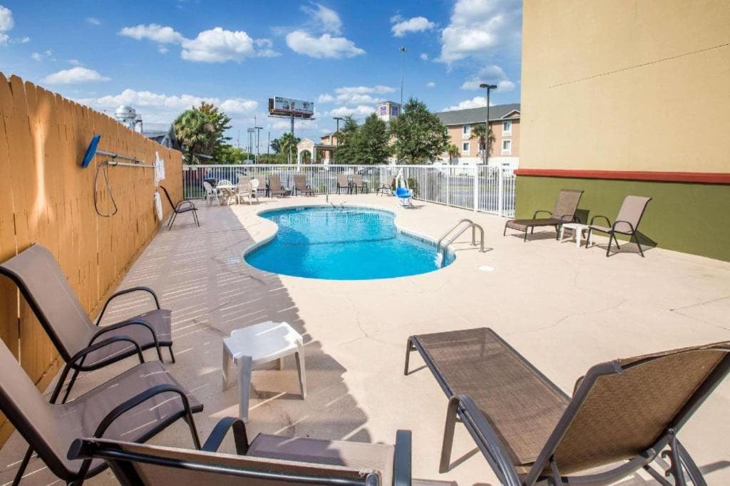 Econo Lodge Valdosta Mall Area property views in Valdosta, GA — gallery photo 3
